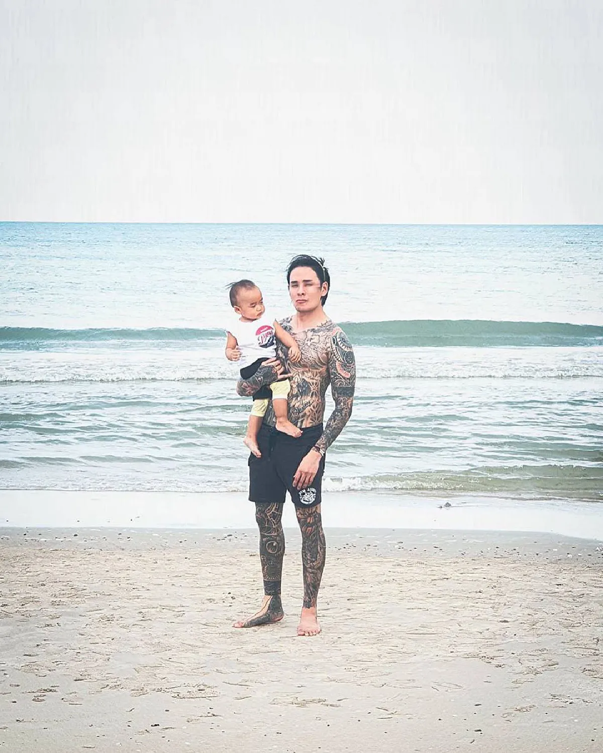 แทค ภรัณยู ถอดเสื้อโชว์หุ่นล่ำหลังซ้อมมวย ทำเอาแฟนๆหลุดโฟกัส