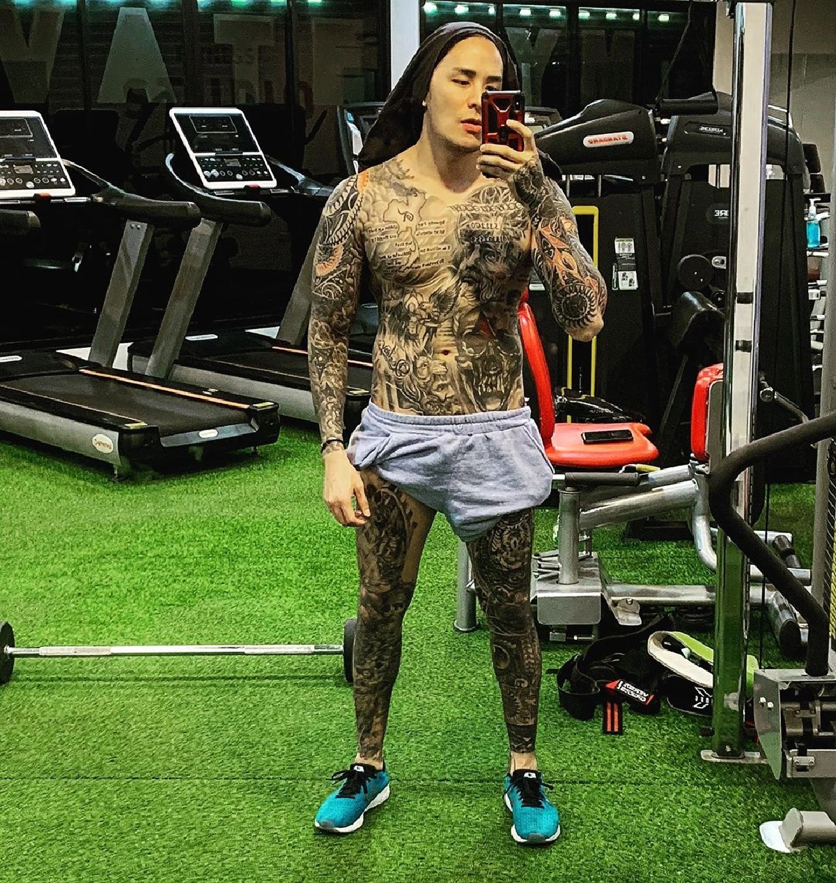 แทค ภรัณยู ถอดเสื้อโชว์หุ่นล่ำหลังซ้อมมวย ทำเอาแฟนๆหลุดโฟกัส