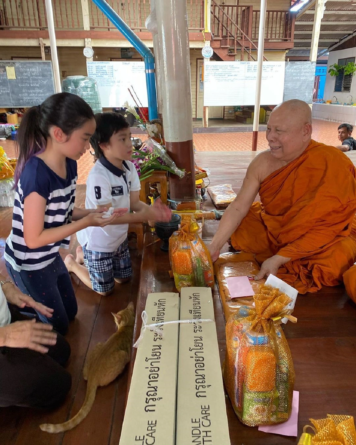 กบ สุวนันท์ แท็กทีมครอบครัวทำบุญปล่อยปลา ฉลองวันเกิดให้ น้องณดล