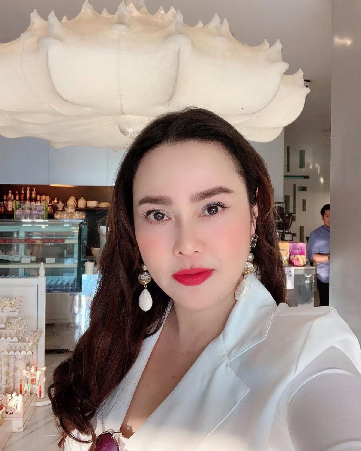 แซ่บไม่ไหว! ใหม่ เจริญปุระ สวมชุดว่ายน้ำแหวกลึกอวดความเซ็กซี่ริมหาด