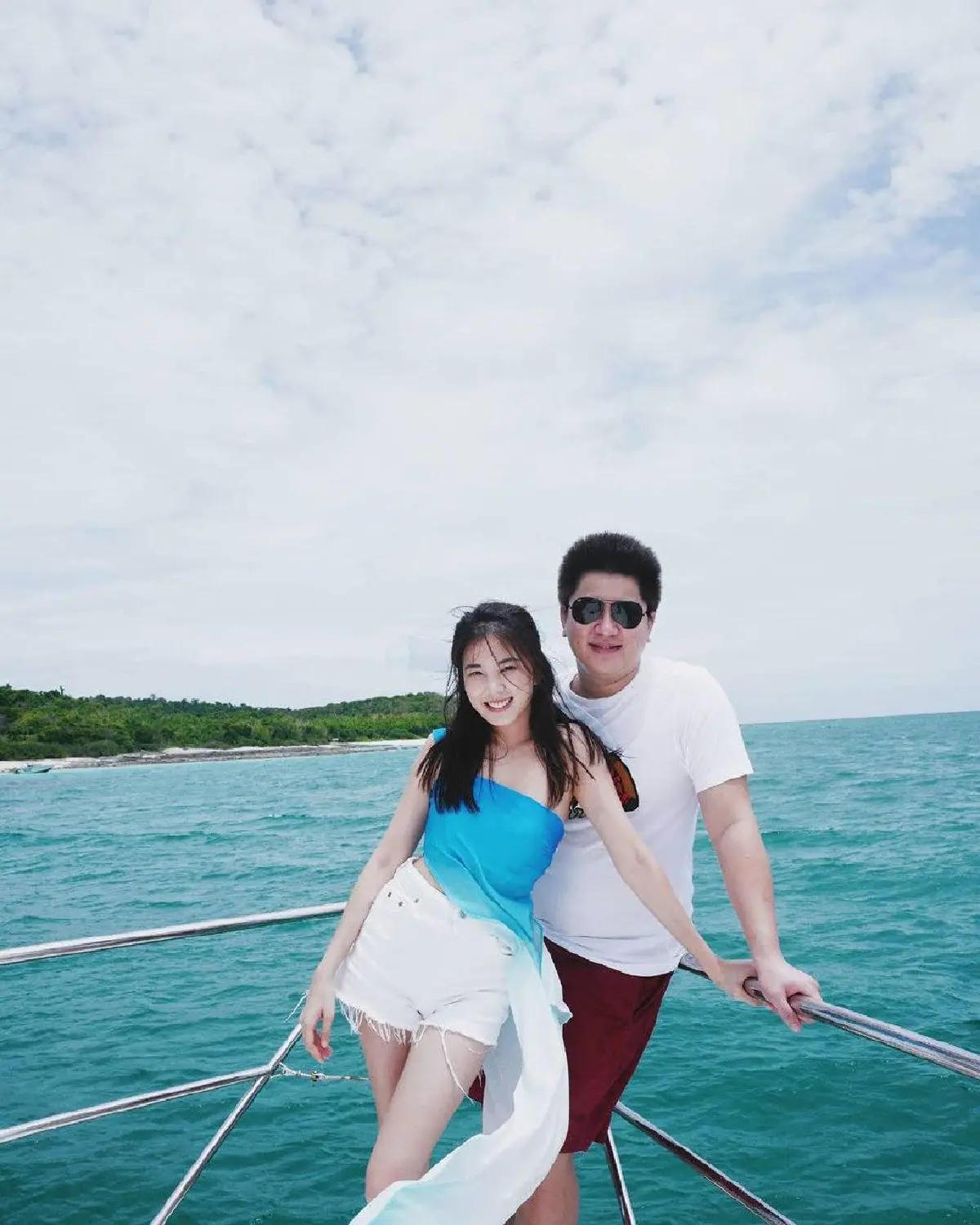 “ฝน ศนันธฉัตร” เปล่งประกายหนัก! ล่องเรือหรูเที่ยวทะเล อวดผิวขาวปนเซ็กซี่