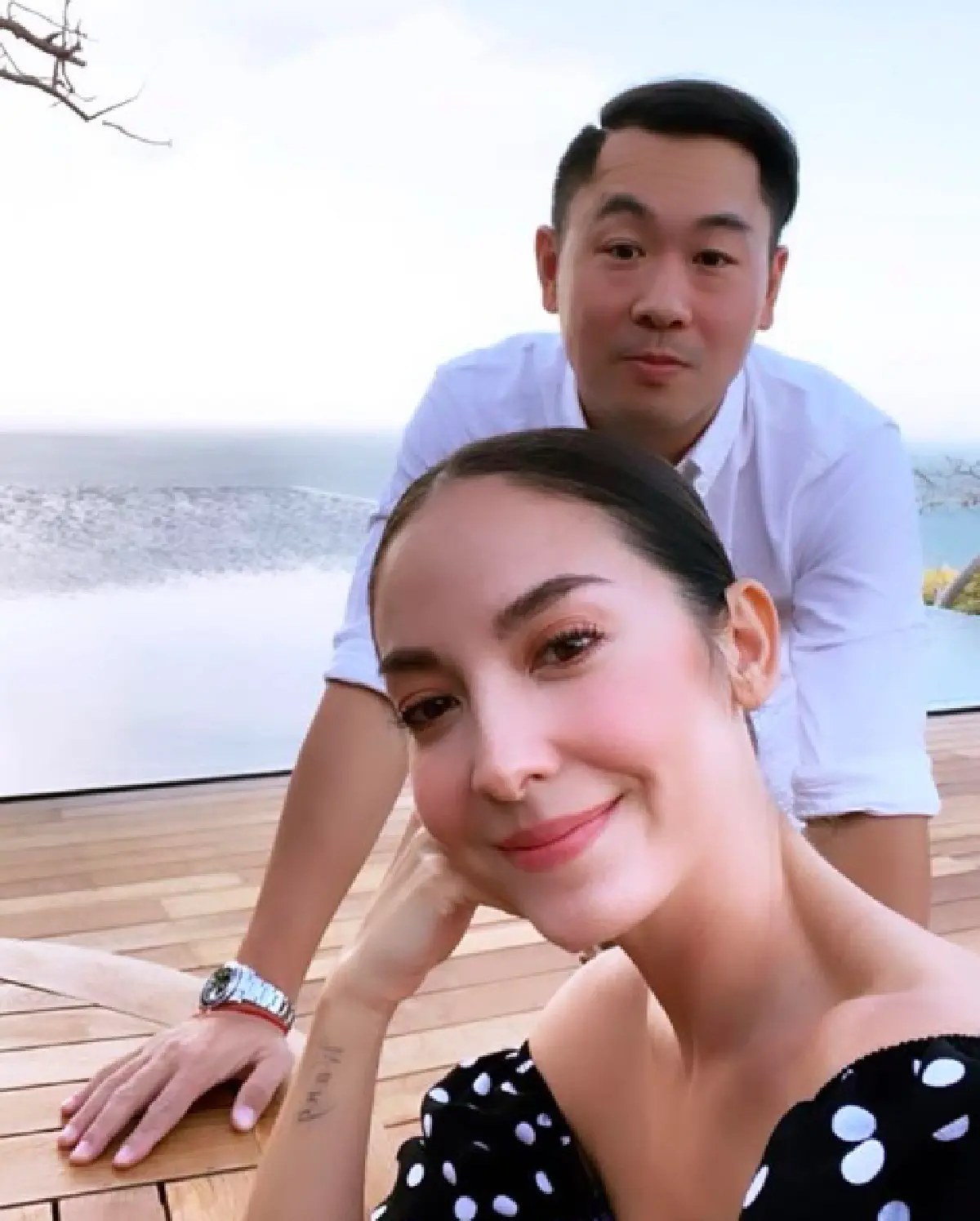 “โอซา แวง” ถือฤกษ์ดีควงแขนแฟนหนุ่ม “จอน ลอร์” จดทะเบียนสมรสแล้ว