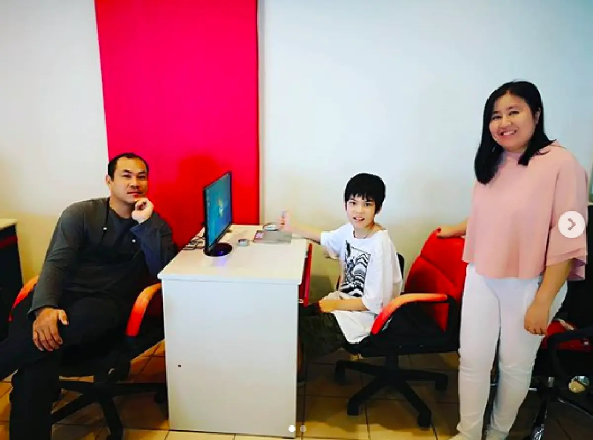 “แอนนี่ บรู๊ค” ปลื้มปริ่มใจ! “น้องฑีฆายุ” ได้เข้าเรียนกราฟิกดีไซน์สมใจอยากแล้ว