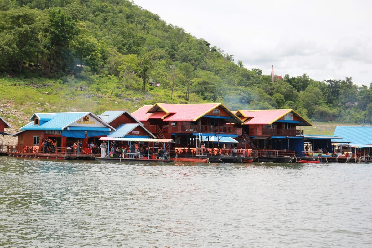 ผู้ว่าฯกาญจน์จัดระเบียบล่องแพห้ามส่งเสียงดังรบกวน