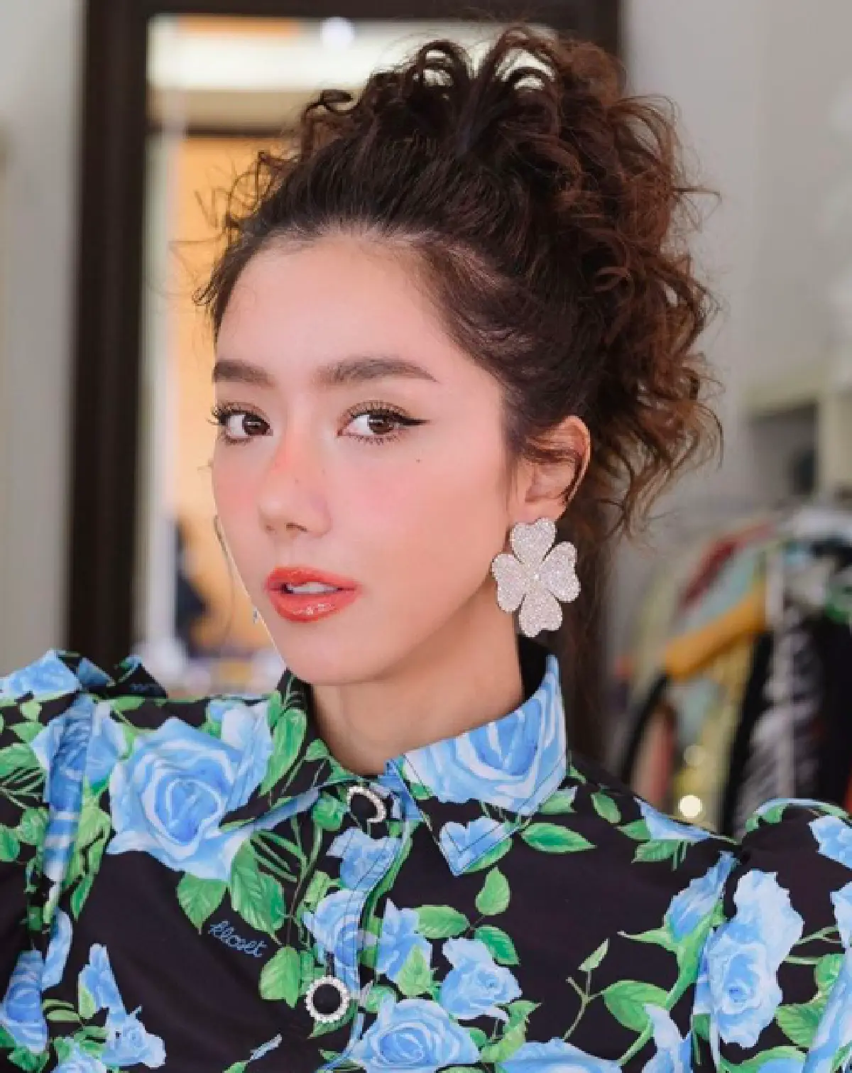 "ไอซ์ อภิษฎา" โพสต์ภาพคู่หนุ่มหล่อ พร้อมเคลียร์ข่าวลือชนแก้วคนมีแฟนแล้ว