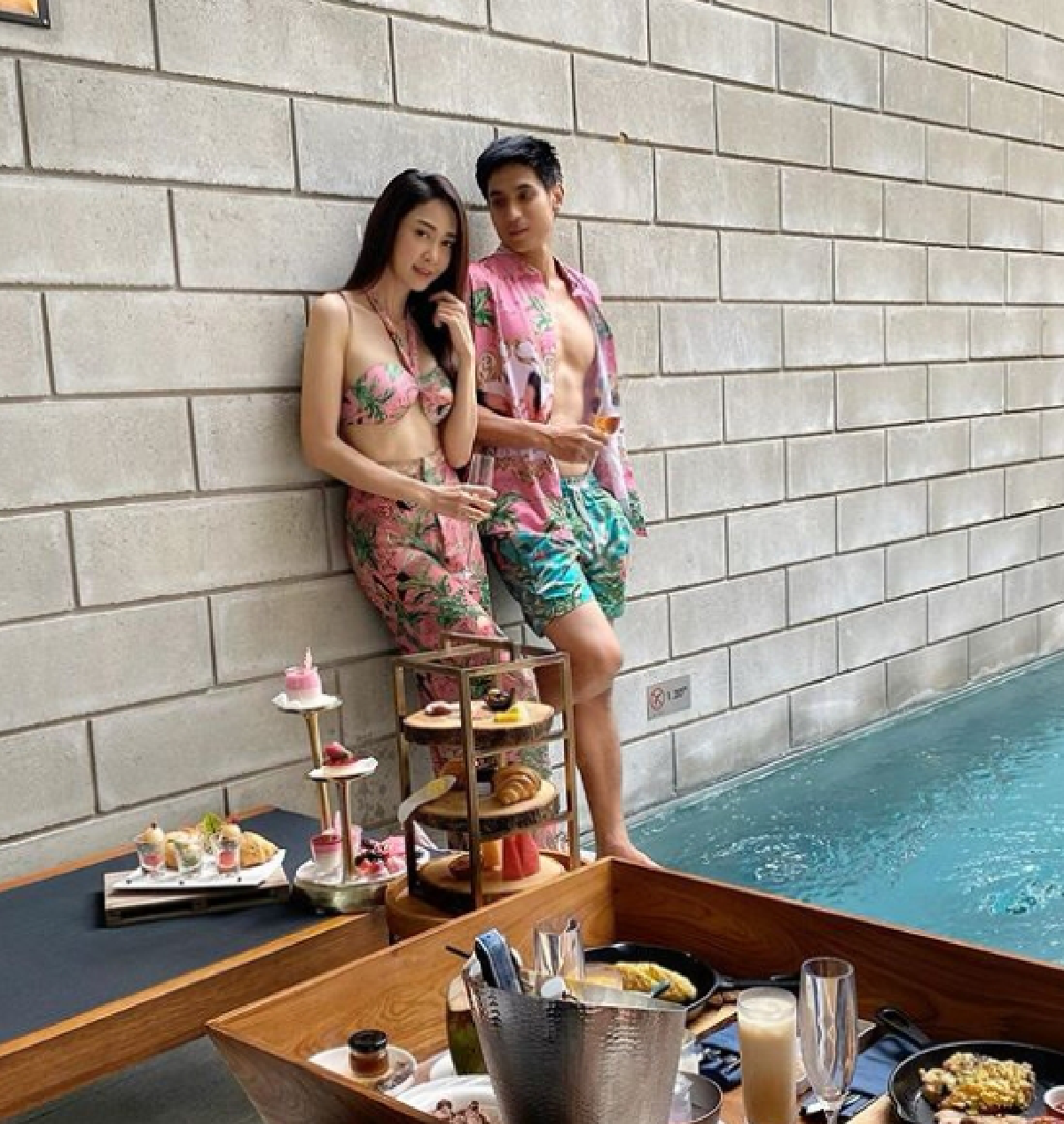 เซ็กซี่นานๆที! ยุ้ย จีรนันท์ สวมชุดว่ายน้ำโชว์แซ่บ สวีทแนบชิด ธัญญ์ ธนากร 