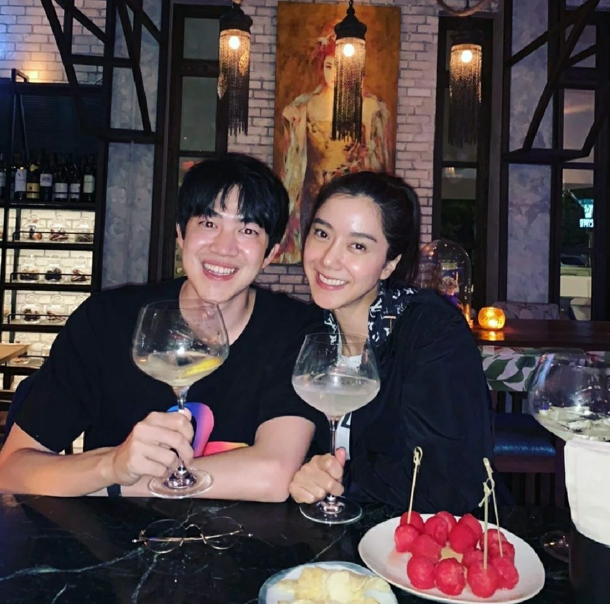 "ไอซ์ อภิษฎา" โพสต์ภาพคู่หนุ่มหล่อ พร้อมเคลียร์ข่าวลือชนแก้วคนมีแฟนแล้ว