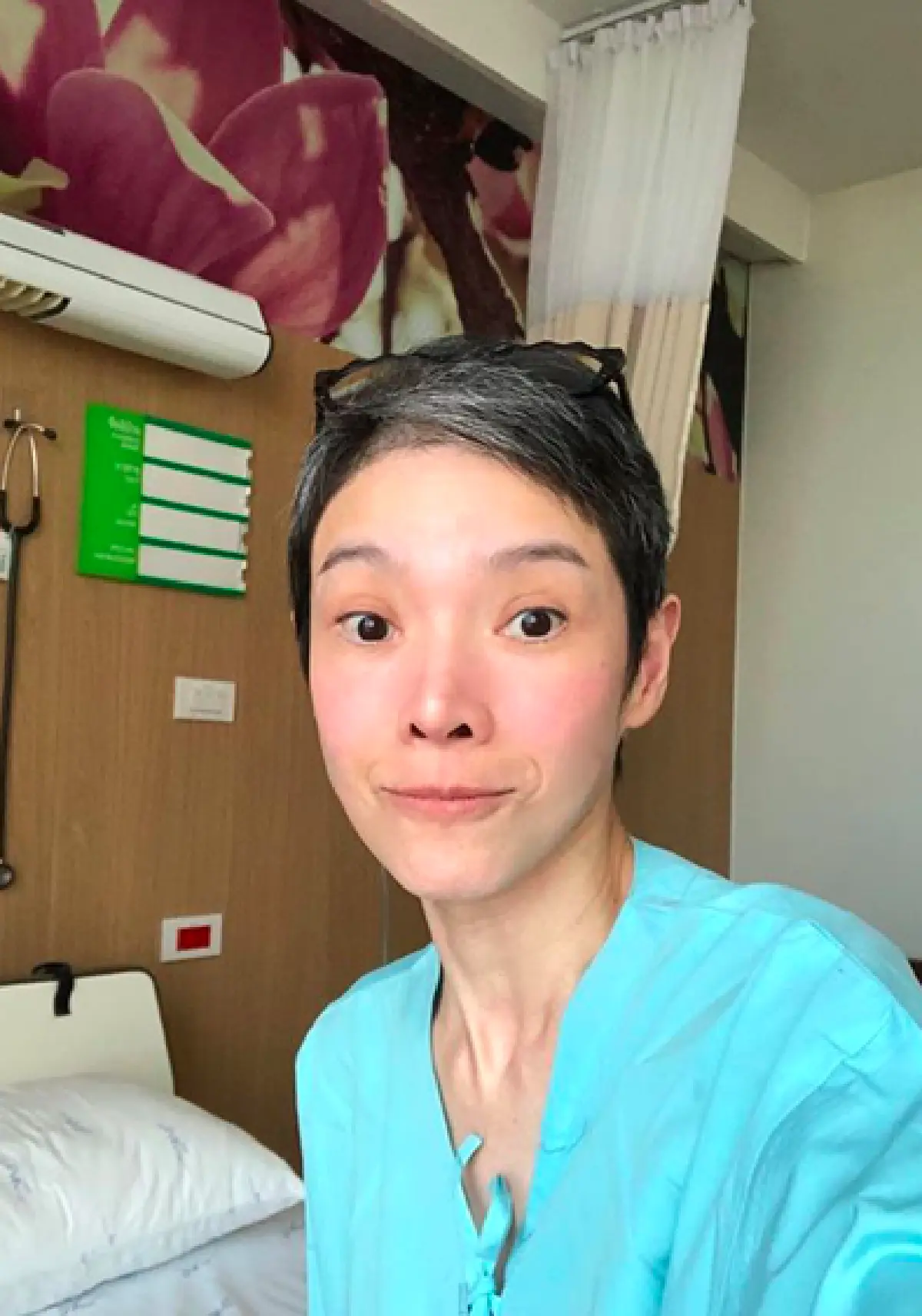 “นิ้ง กุลสตรี” ทำห่วงหนัก! หลังโพสต์เพลงเศร้าในรพ. พร้อมจุ๊บสามีเพื่อขอกำลังใจ