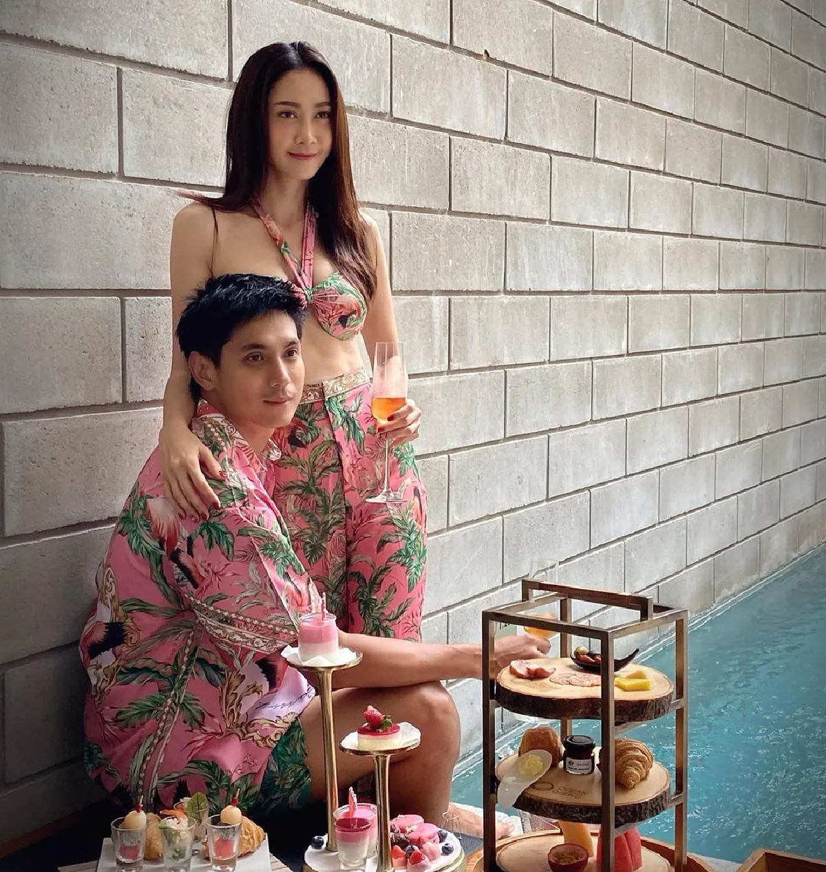 เซ็กซี่นานๆที! ยุ้ย จีรนันท์ สวมชุดว่ายน้ำโชว์แซ่บ สวีทแนบชิด ธัญญ์ ธนากร 