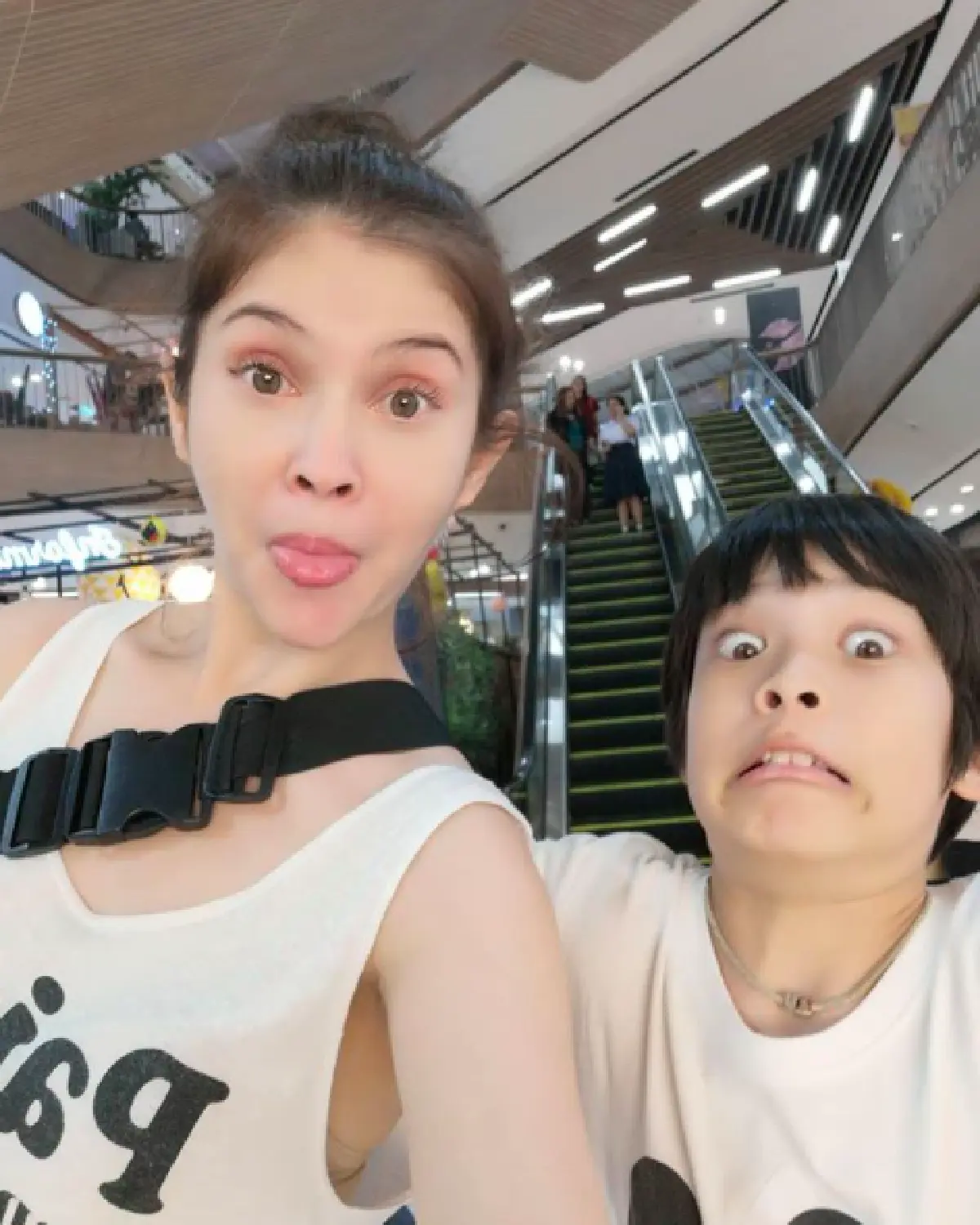 “แอนนี่ บรู๊ค” ปลื้มปริ่มใจ! “น้องฑีฆายุ” ได้เข้าเรียนกราฟิกดีไซน์สมใจอยากแล้ว