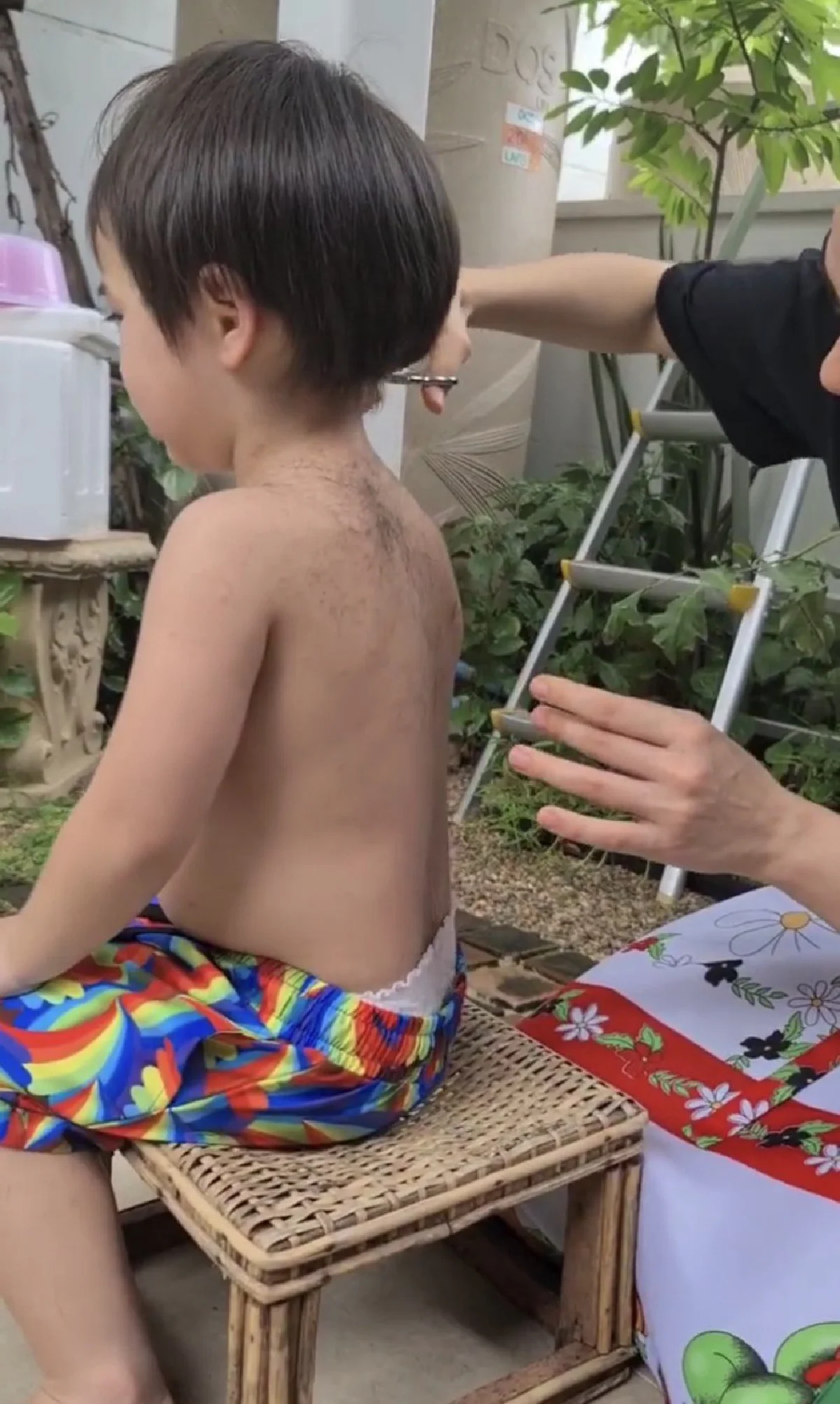 สายฟ้า-พายุ กับทรงผมใหม่ม้าเต่อ โชว์ฝีมือโดย ชมพู่ อารยา บาร์เบอร์ (คลิป)