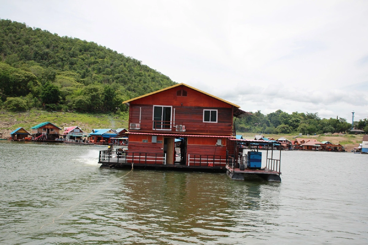 ผู้ว่าฯกาญจน์จัดระเบียบล่องแพห้ามส่งเสียงดังรบกวน