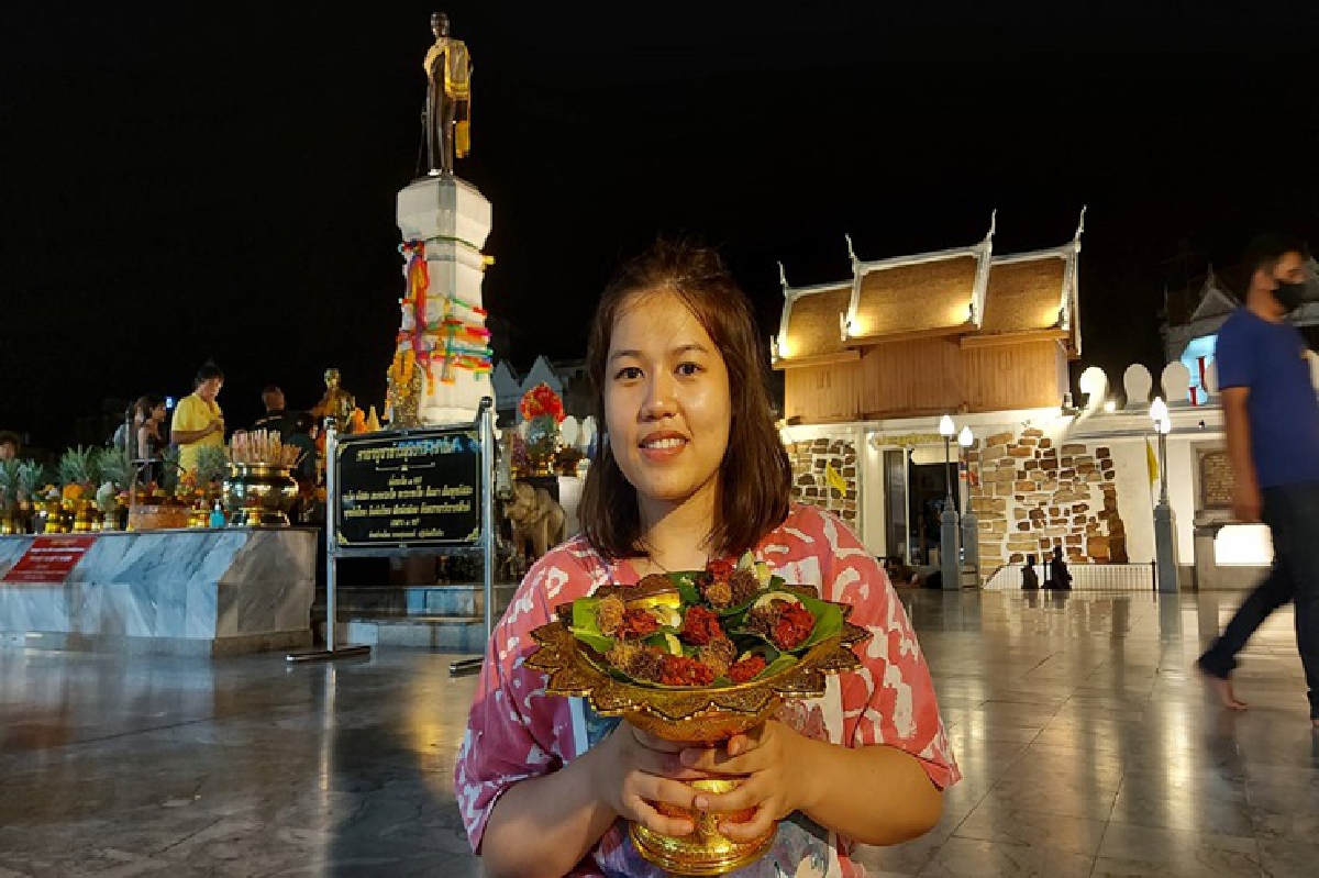 ชาวโคราชเมินกระแสช่องส่องผี แห่ตำหมากสดถวายย่าโมทุกคืนวันพุธคึกคัก ชาวโคราชเมินกระแสช่องส่องผี แห่ตำหมากสดถวายย่าโมทุกคืนวันพุธคึกคัก