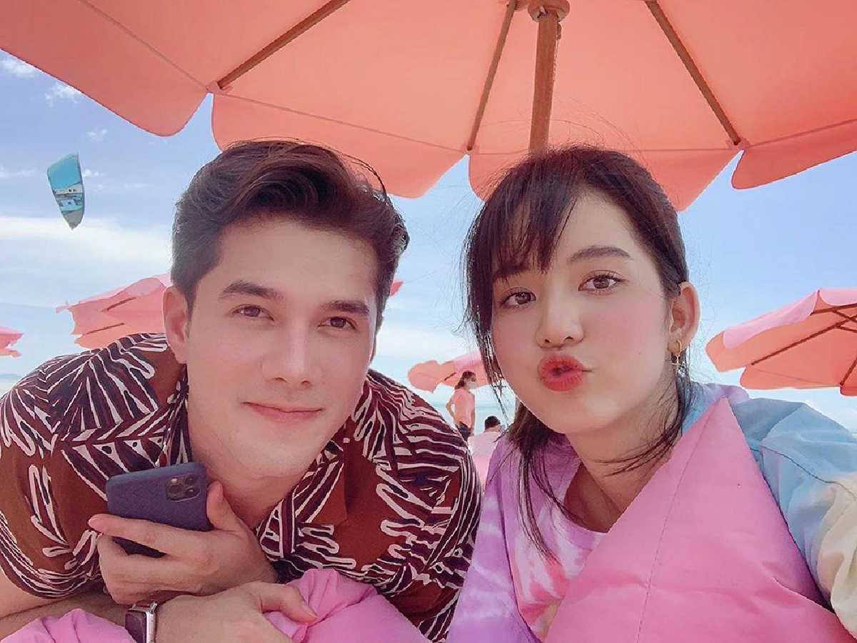 โบว์ เมลดา-มิกค์ ทองระย้า ควงคู่โชว์หวานเที่ยวทะเล เปลี่ยนโลกนี้ให้มีแต่สีชมพู