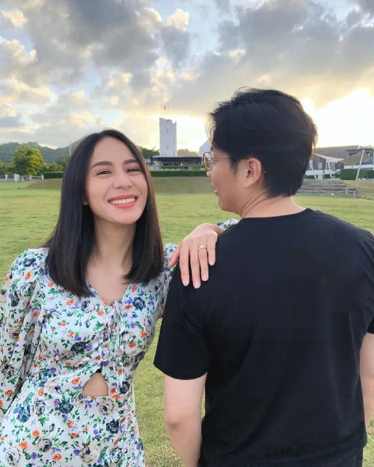 จ่อคิวสละโสด! รถเมล์ คะนึงนิจ โชว์แหวนเพชรเม็ดงาม..เซย์เยสแต่งงานกับแฟนหนุ่มรู้ใจ