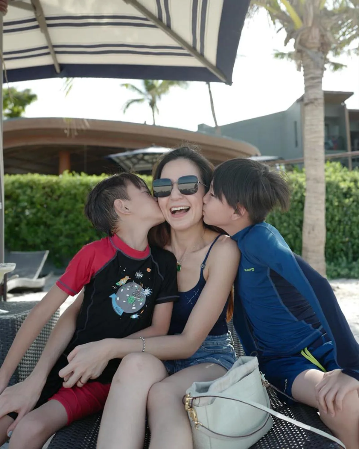 พลอย ชิดจันทร์ พาลูกๆเที่ยวทะเลนอนวิลล่าคืนละแสน ถูกใจซื้อเก็บไว้ทันที 28 ล้าน