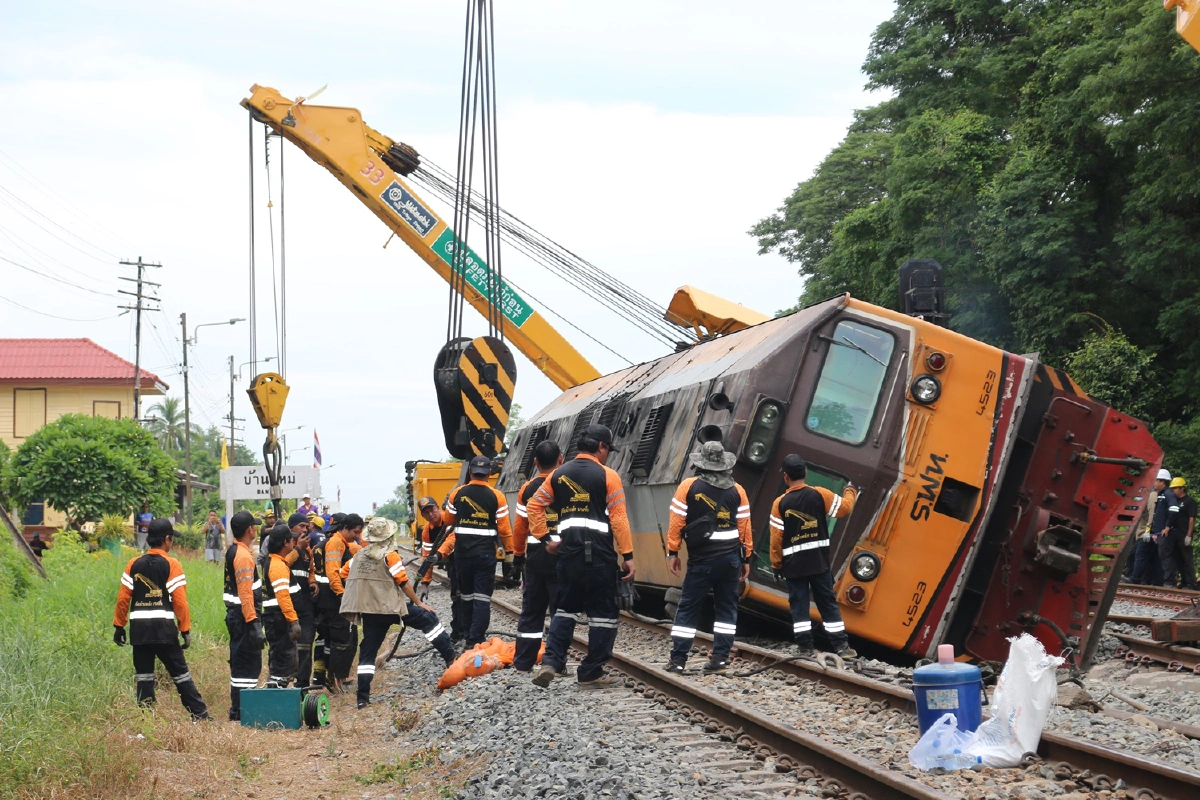 รฟท.เร่งตรวจสอบหาเหตุรถไฟตกรางที่พิษณุโลก  
