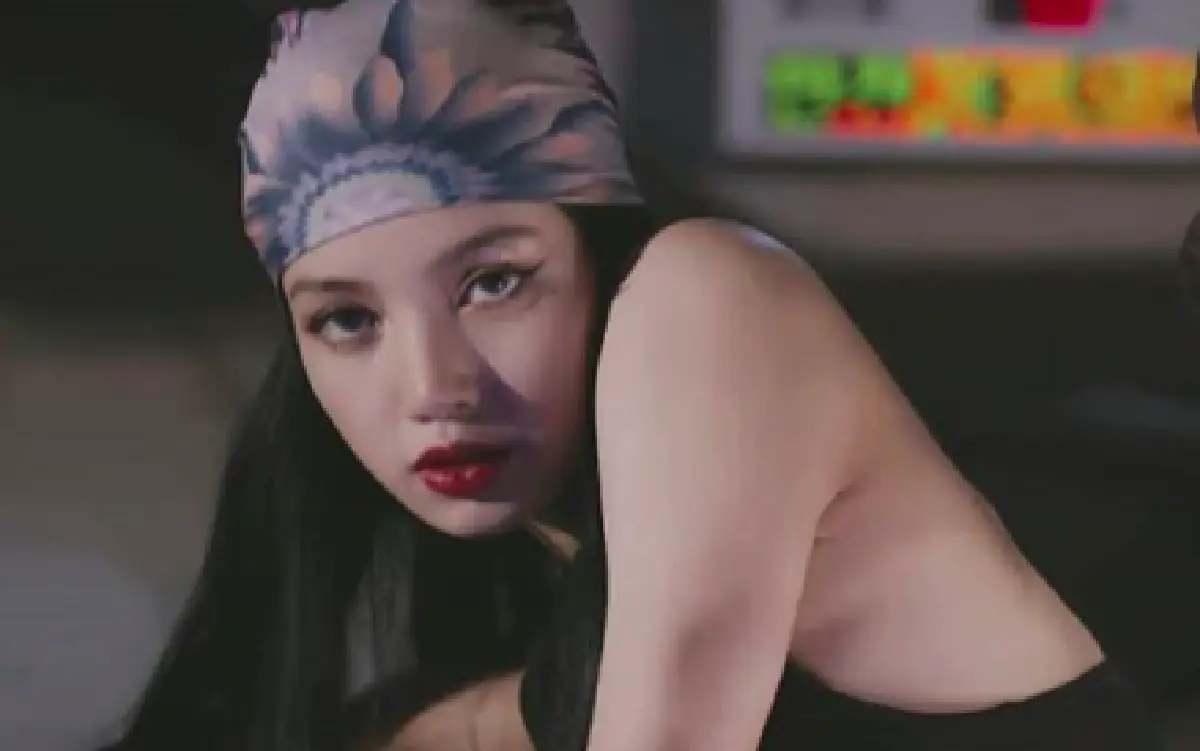 “ลิซ่า BLACKPINK” โชว์สเต็ปแดนซ์สุดเท่ในสไตล์ฮิปฮอป แซ่บจนเจ้าของเพลงต้องโพสต์