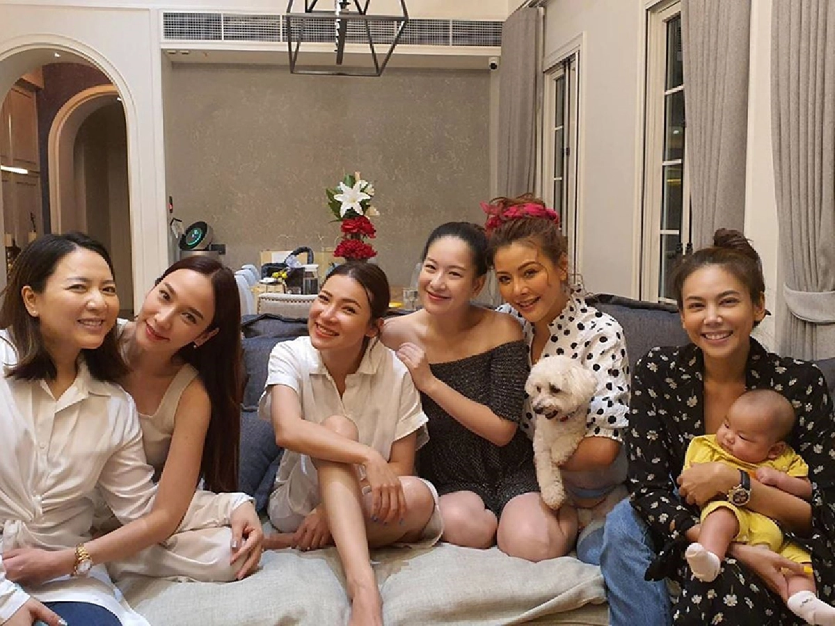 ทางของแม่! “อั้ม พัชราภา” แท็กทีมเพื่อน บุกบ้าน “ต้นหอม” ปาร์ตี้ส้มตำ 