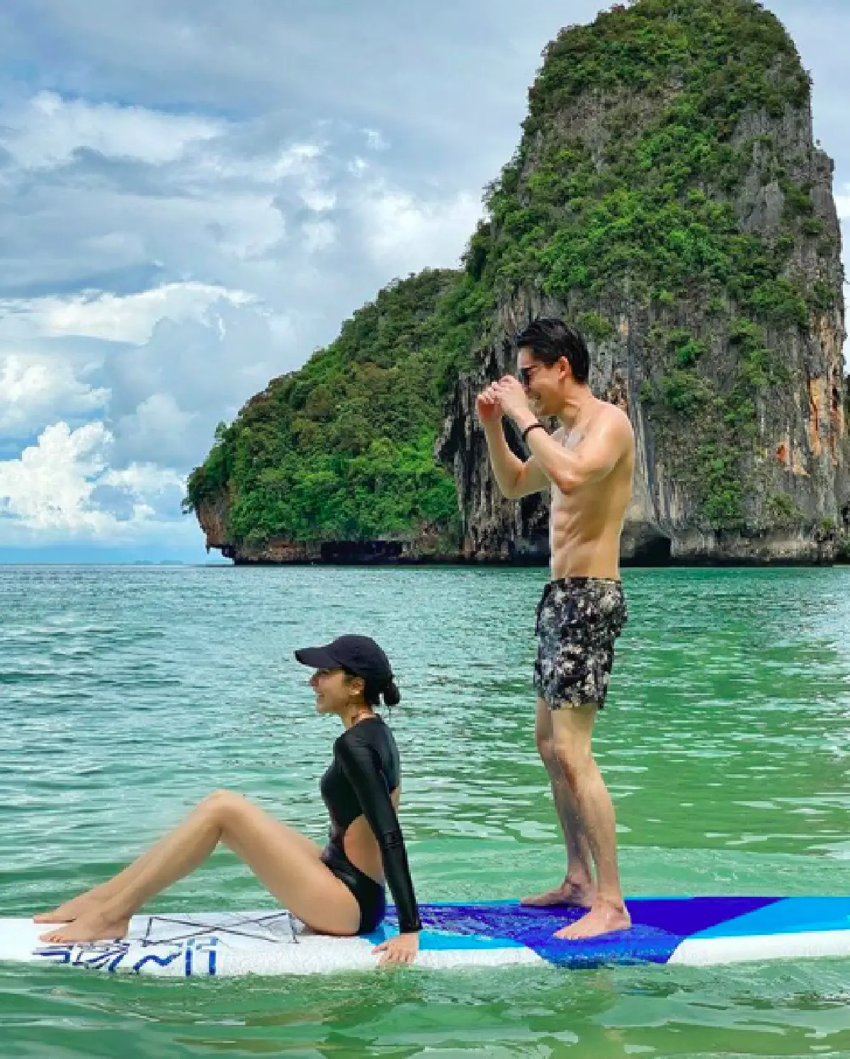 “ศรีริต้า-กรณ์“ ควงแขนเที่ยวทะเล พร้อมพากันอวดหุ่นเซี้ยะในชุดว่าย