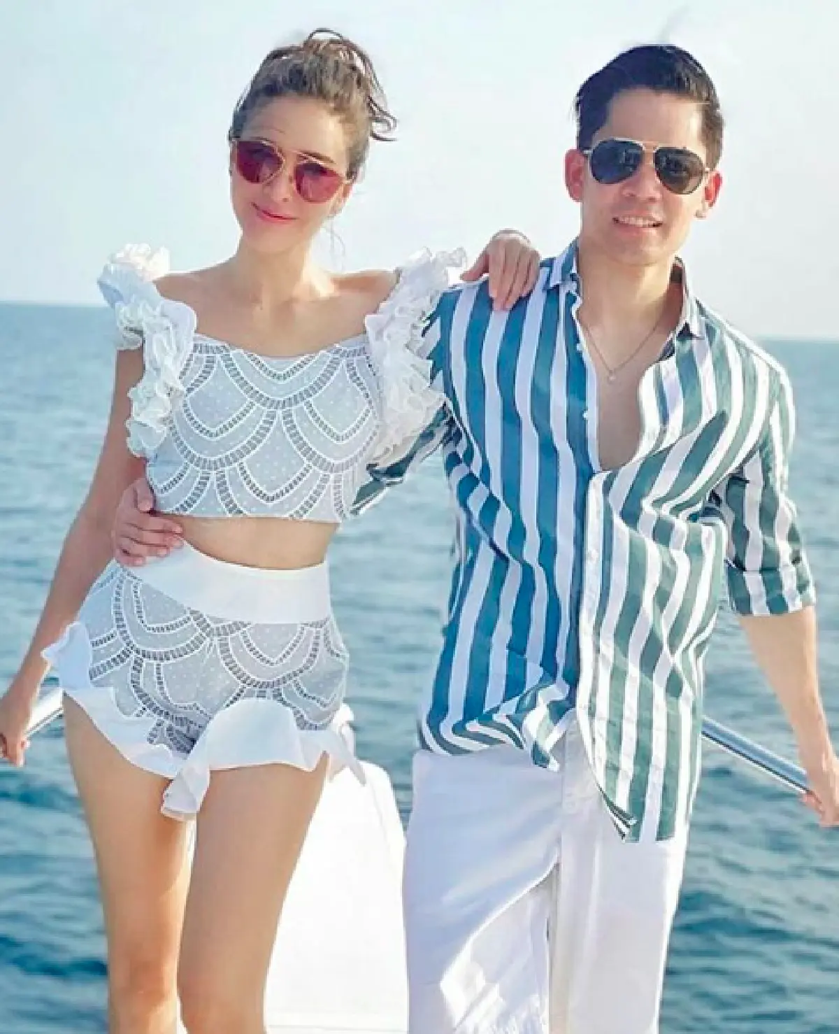“ศรีริต้า-กรณ์“ ควงแขนเที่ยวทะเล พร้อมพากันอวดหุ่นเซี้ยะในชุดว่าย