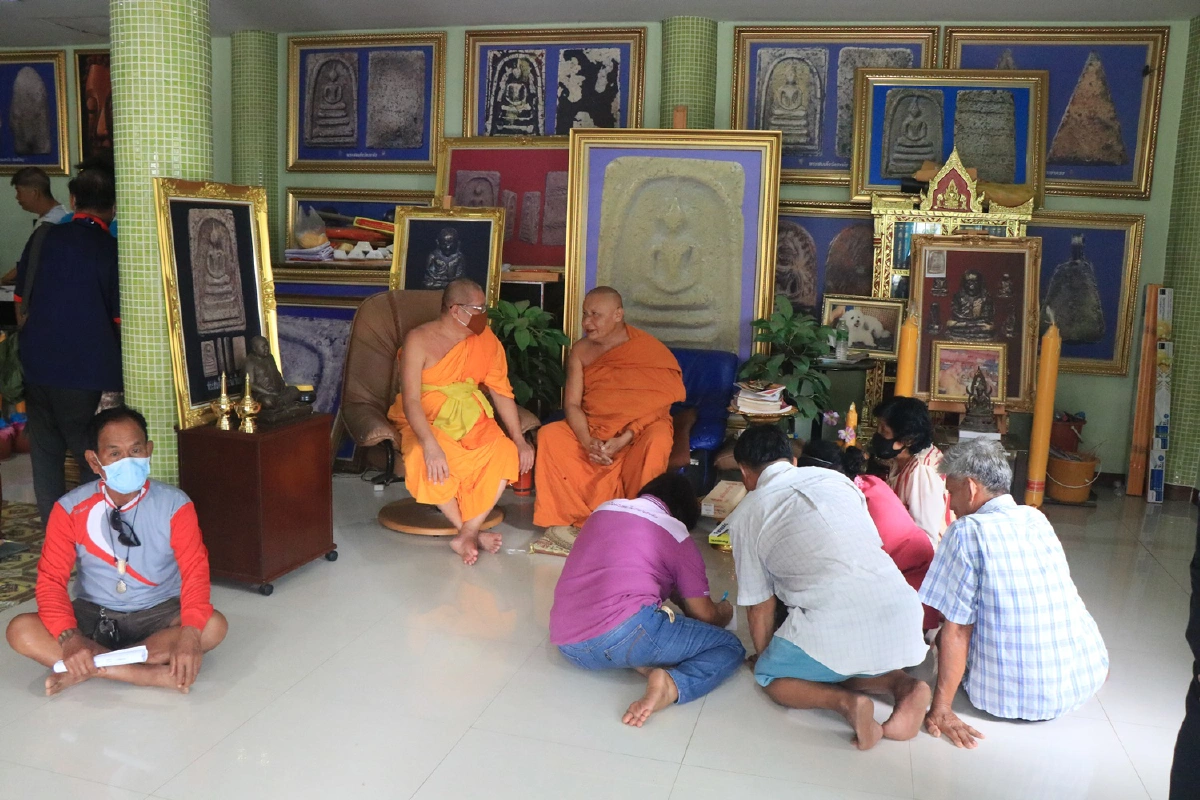 "หลวงพ่อแตงโม"ยอมย้ายออกจากวัดเกาะแก้วหลังถูกชาวบ้านขับไล่