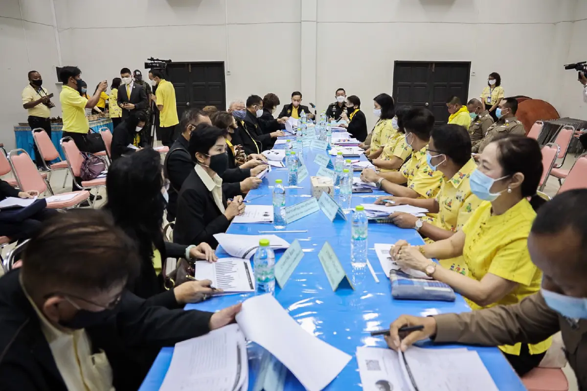 พล.ต.อ.อดุลย์ ประธาน กมธ.แรงงาน ลงพื้นที่อ่างทอง รับฟังปัญหาฟื้นฟูอาชีพหลังโควิดคลี่คลาย