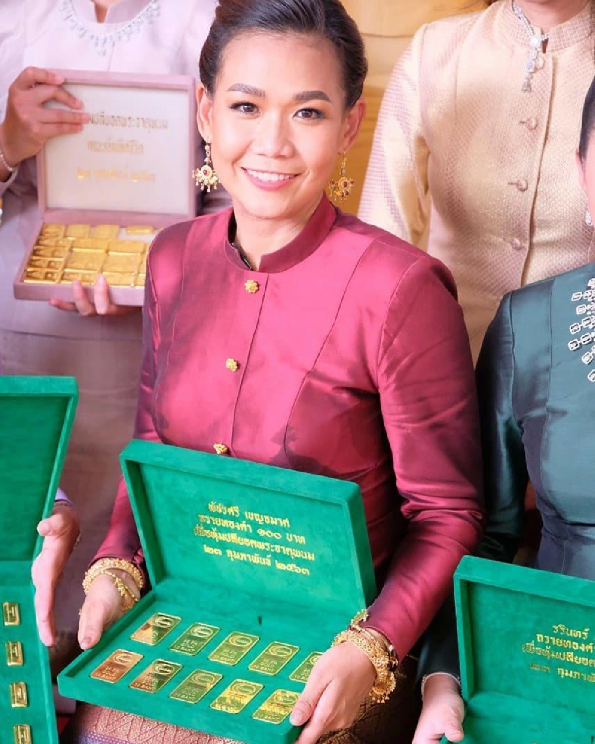 “กาละแมร์” ถวายทองคำหุ้มยอดพระธาตุ 53 กิโลกรัม กว่า 94 ล้านบาท 