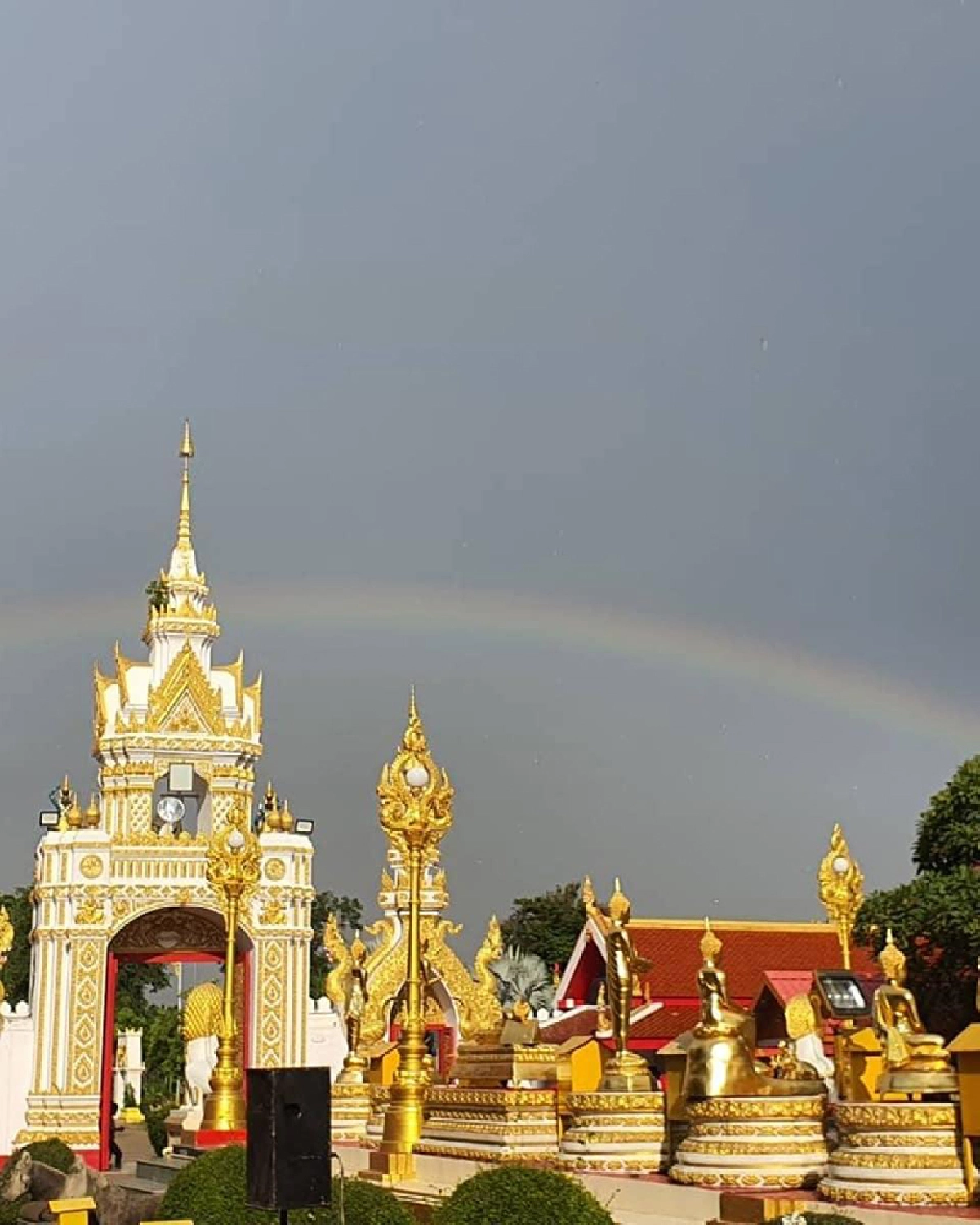 “กาละแมร์” ถวายทองคำหุ้มยอดพระธาตุ 53 กิโลกรัม กว่า 94 ล้านบาท 