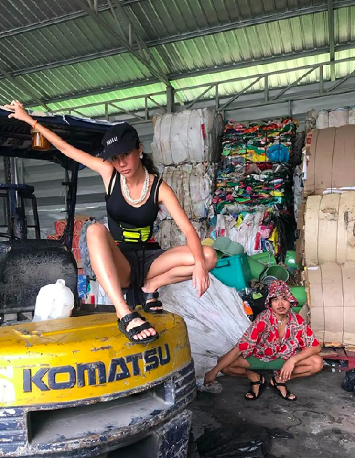 สาวอนุรักษ์! “นท” กับ New Normal ทรงผมสุดเก๋ที่ตกแต่งมาจากฝาขวดพลาสติ