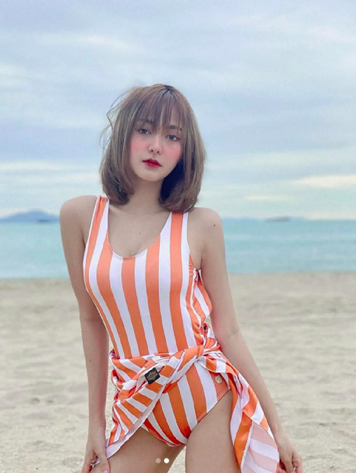 "อาร์ เดอะสตาร์" ว่าไง!? "เอื้อย" จัดเต็มชุดว่ายน้ำโชว์ความแซ่บริมทะเล เซ็กซี่รัวๆ 