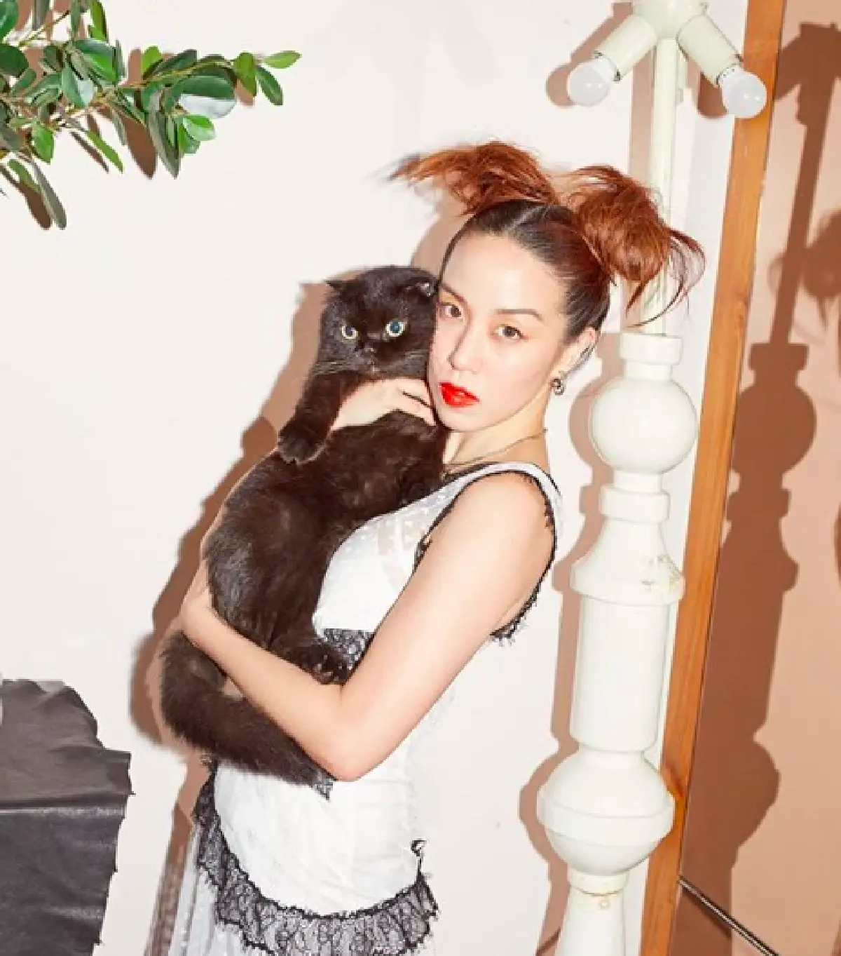 "พลอย หอวัง" นุ่งทูพีซเว้าสูงสุดแซ่บ โชว์สกิลเล่นสเก็ตอย่างพลิ้ว