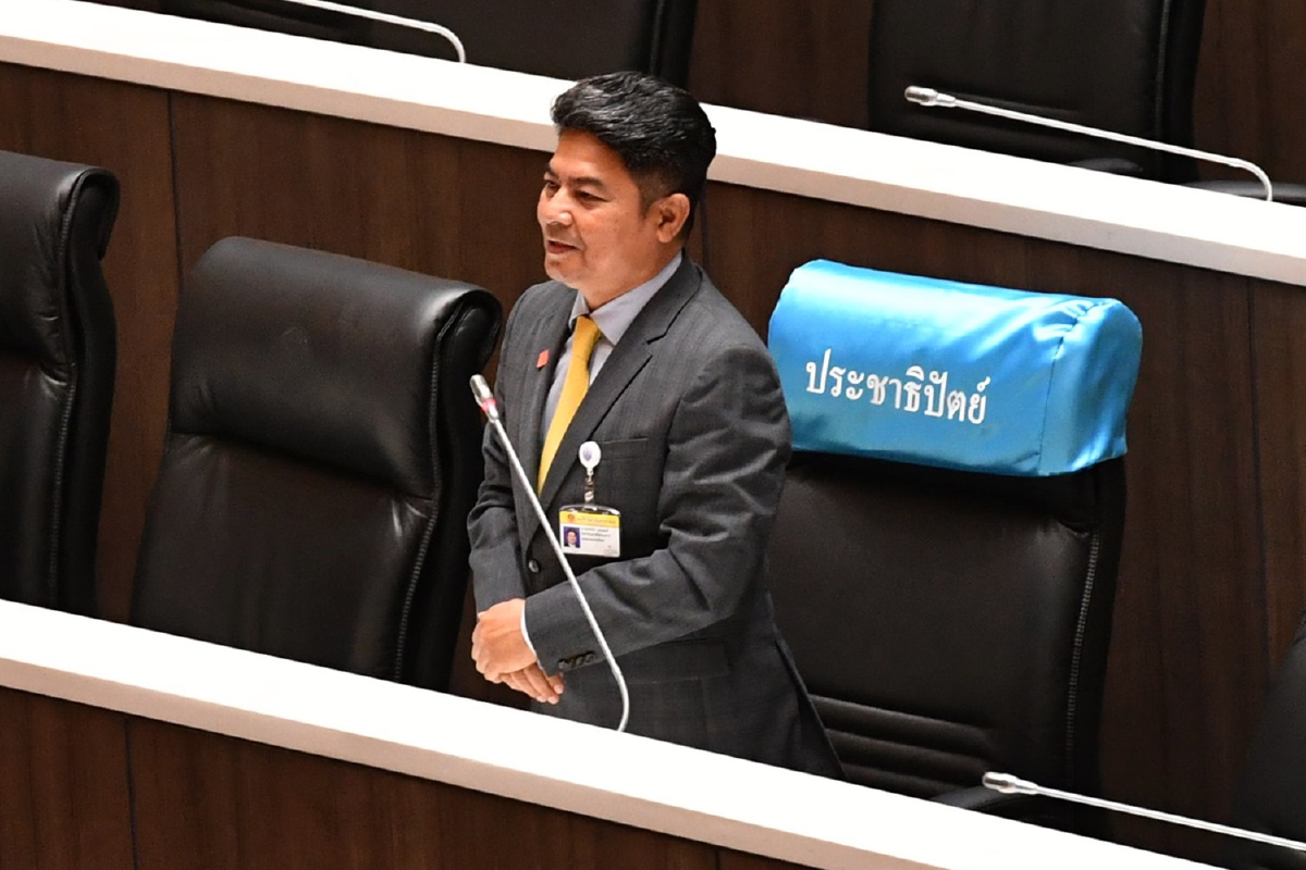 เทพไทแนะบิ๊กตู่ทำใจป้ายประท้วงเรื่องปกตินายกฯทุกคน เทพไทแนะบิ๊กตู่ทำใจป้ายประท้วงเรื่องปกตินายกฯทุกคน