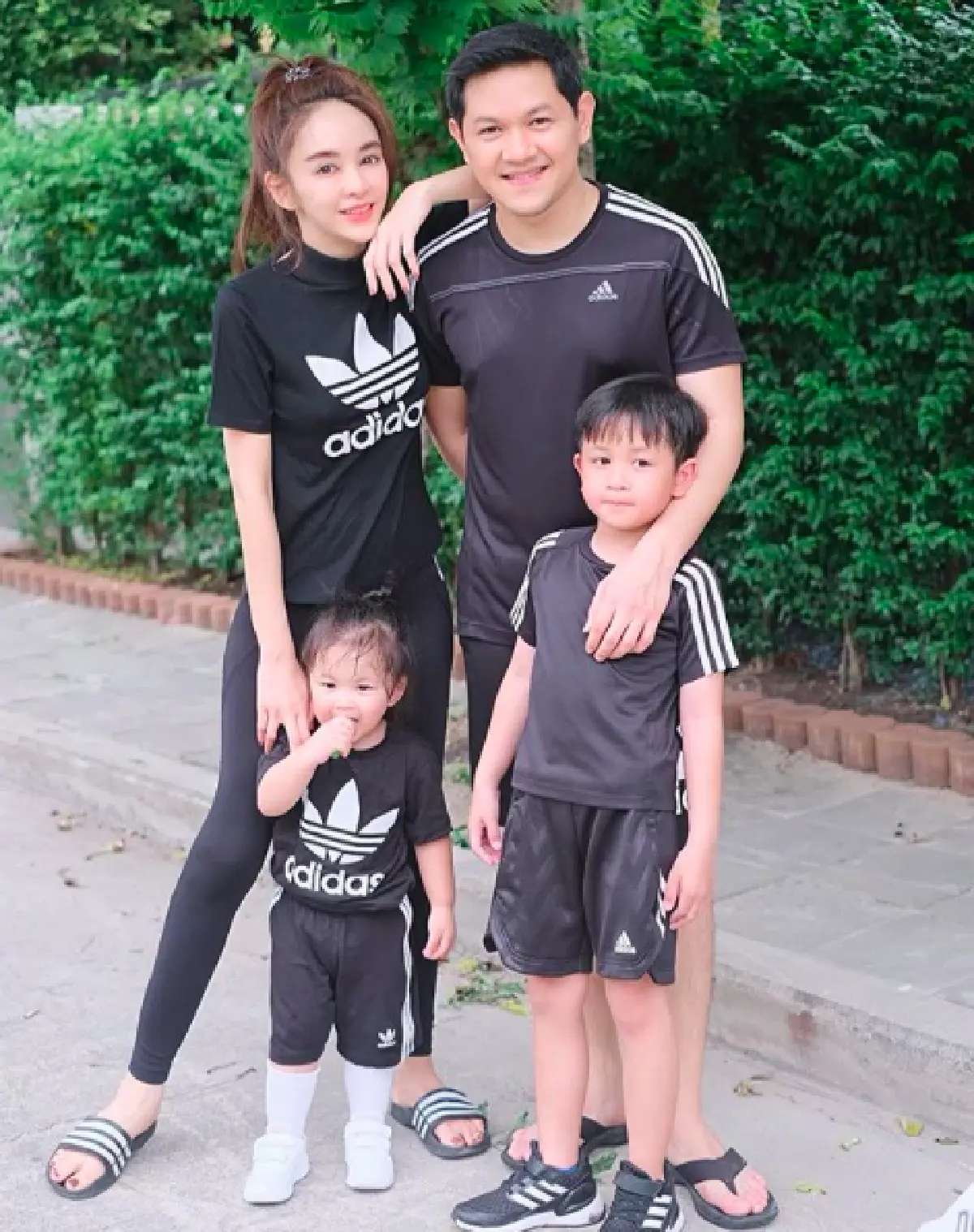 “ป๊อป นิธิ” เคลื่อนไหวแล้ว โพสต์ภาพเซลฟี่กับ “เป้ย ปานวาด”  หลังมีข่าวดราม่า