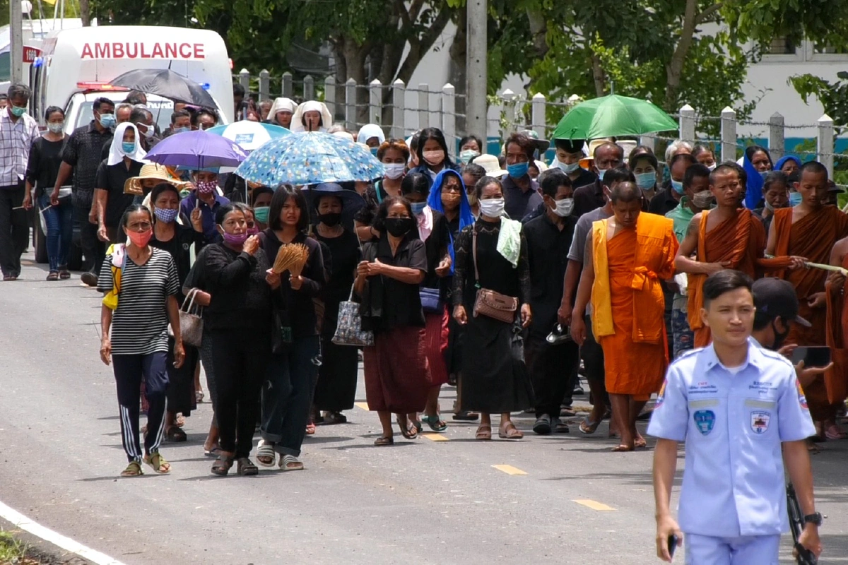 สมเกียรติ!เผาแล้วสาวกู้ภัยท้อง 4 เดือนถูกกระบะพุ่งชน