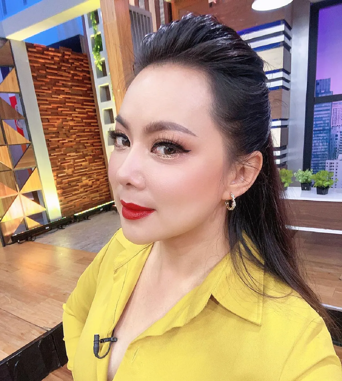 บุ๋ม ปนัดดา แหวกอกแซ่บถ่ายภาพใต้น้ำ เป๊ะทั้งหน้าและท่าโพส