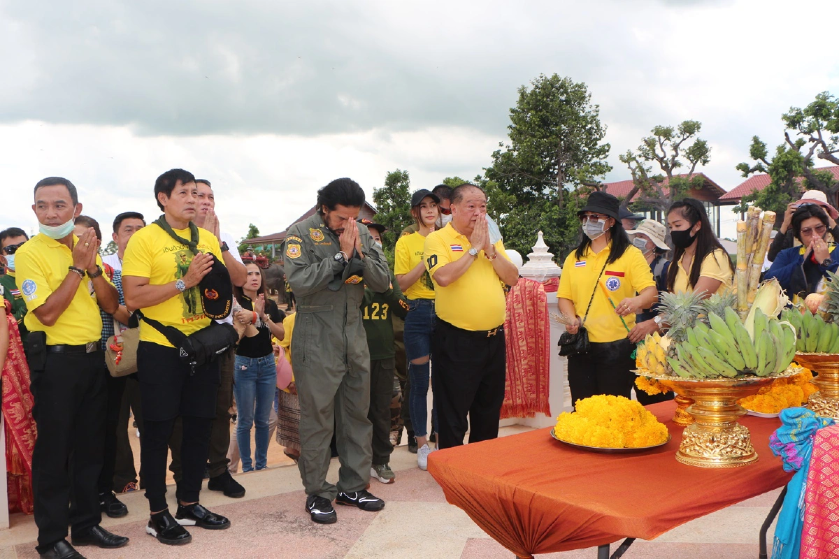 บิณฑ์-เอกพันธ์ นำอาหารกว่า10ตันเลี้ยงช้างสุรินทร์มอบเงินช่วยเหลือควาญ