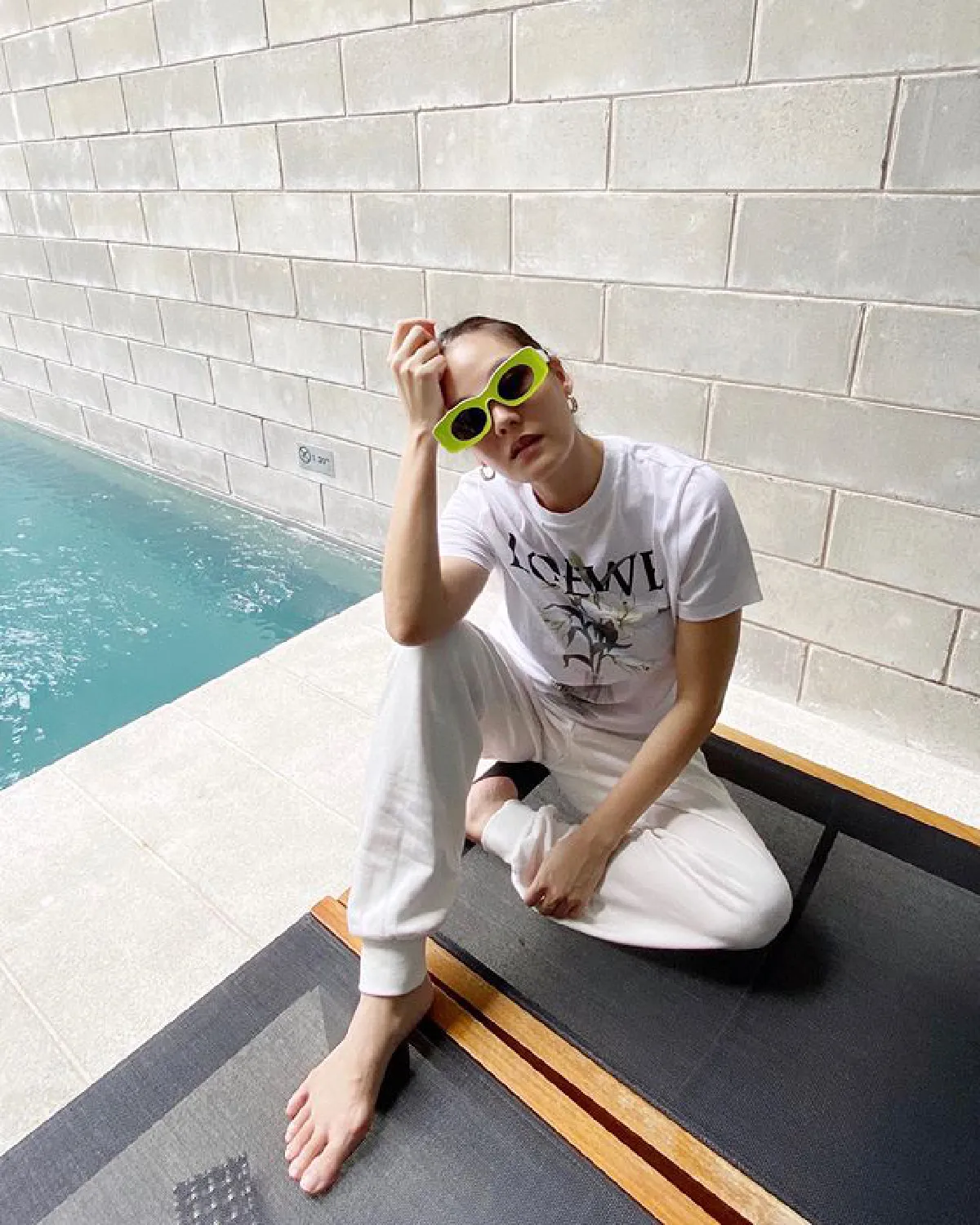 เจนี่-มิกกี้ จุ๊บหัวลูกสาว น้องโนล่า อบอุ่นน่ารักกลางสระน้ำ