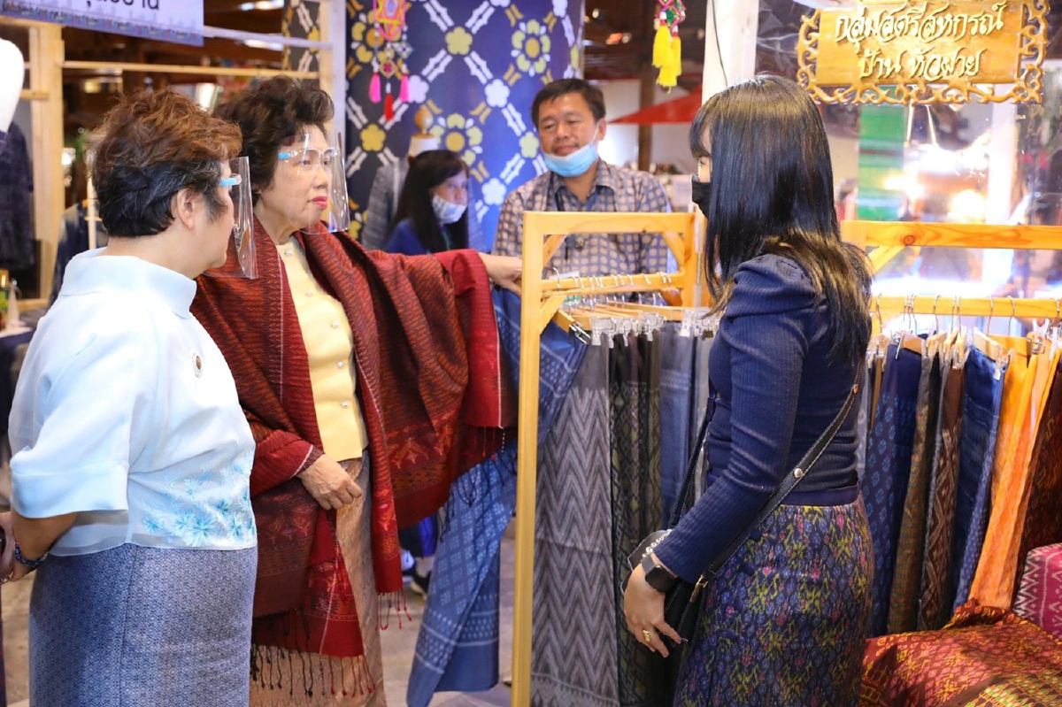 พช.สานงานฟื้นเศษฐกิจไทยสู้โควิด-19จับมือห้างดังช่วยโอทอป