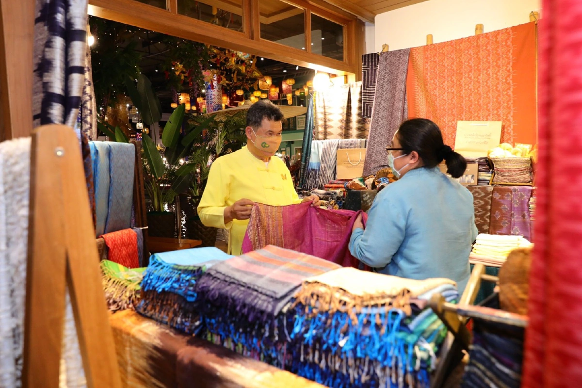 พช.สานงานฟื้นเศษฐกิจไทยสู้โควิด-19จับมือห้างดังช่วยโอทอป