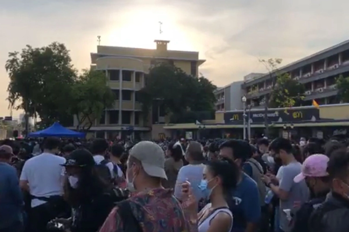 กลุ่มเยาวชนปลดแอก-สนท.เรียกร้องรัฐบาลประยุทธ์"ยุบสภา"