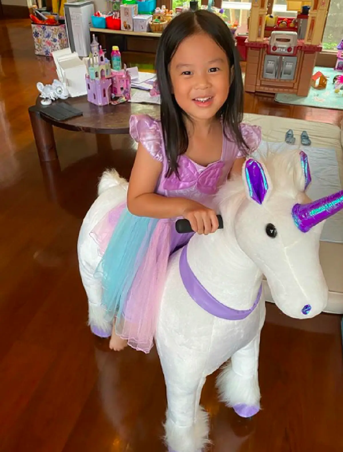  “มอส” เผยวีรกรรมสุดแสบของ "น้องสวรรค์" ขณะที่พ่อจะแอบหลับ ลูกสาวจับมัด