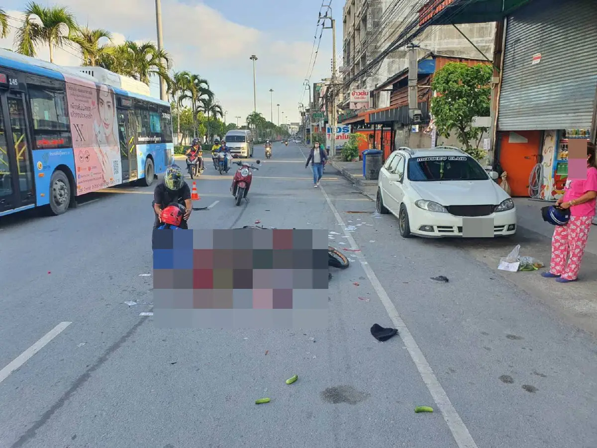 สลดหญิงขี่จักรยานยนต์หักหลบคนมักง่ายย้อนศรชนรถข้างทางดับ