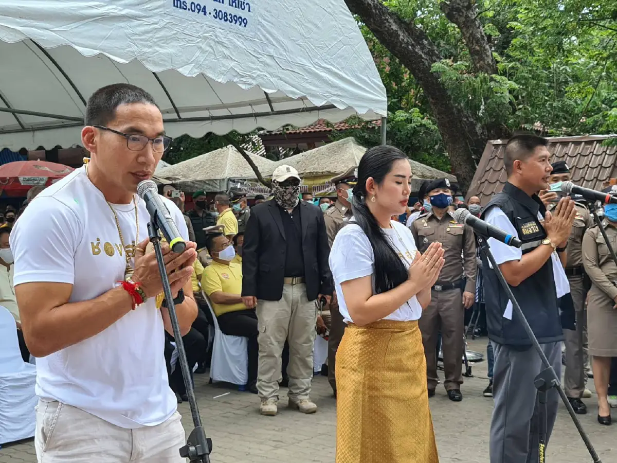 3 พิธีกรดัง"ช่องส่องผี"รุดขอขมา"ย่าโม"ชาวบ้านฮือด่าทอ-ทุบรถ