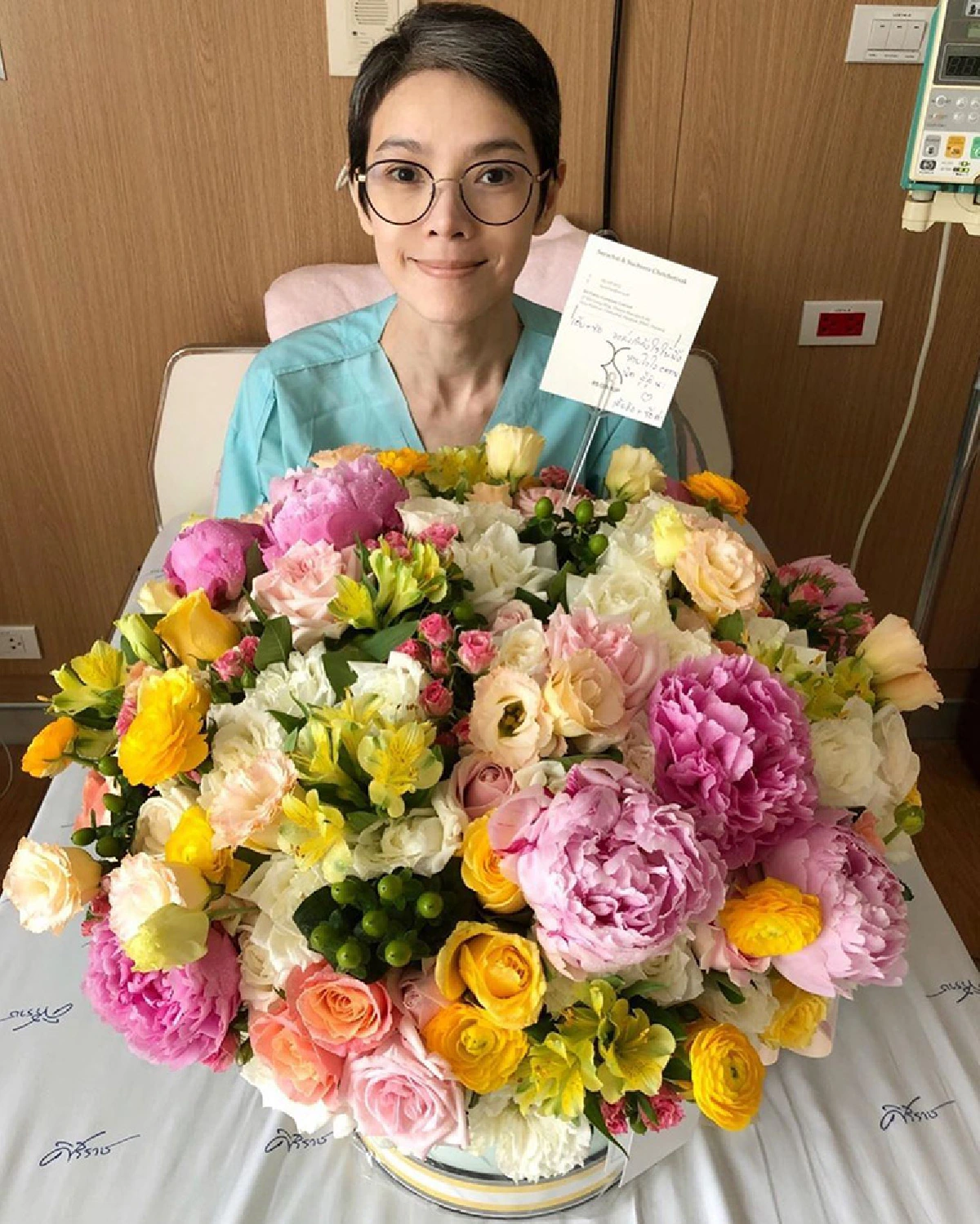 ”นิ้ง กุลสตรี” ปลื้มใจ! เจ้านายเก่า “เฮียฮ้อ RS” ส่งดอกไม้โปรดเป็นกำลังใจต่อสู้โรคร้าย