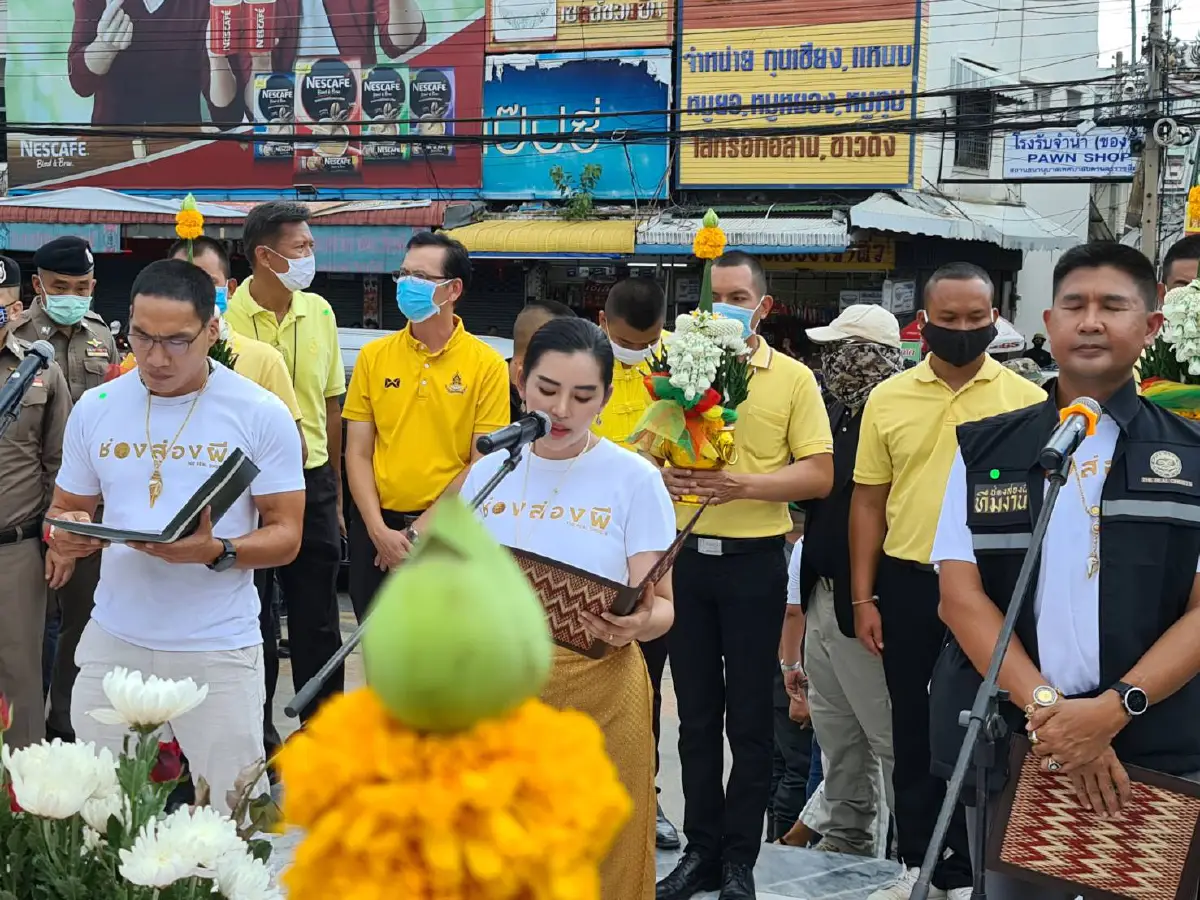3 พิธีกรดัง"ช่องส่องผี"รุดขอขมา"ย่าโม"ชาวบ้านฮือด่าทอ-ทุบรถ