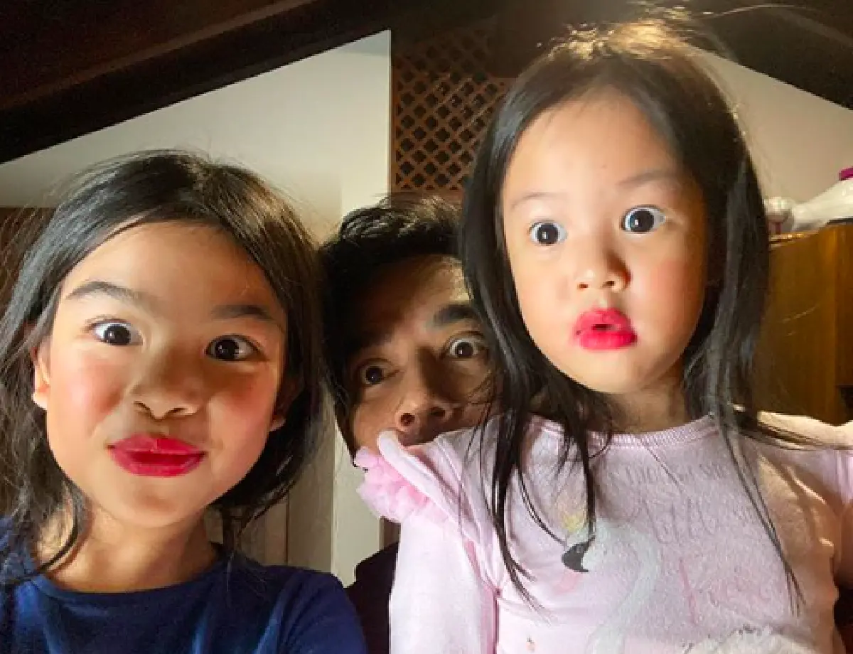  “มอส” เผยวีรกรรมสุดแสบของ "น้องสวรรค์" ขณะที่พ่อจะแอบหลับ ลูกสาวจับมัด