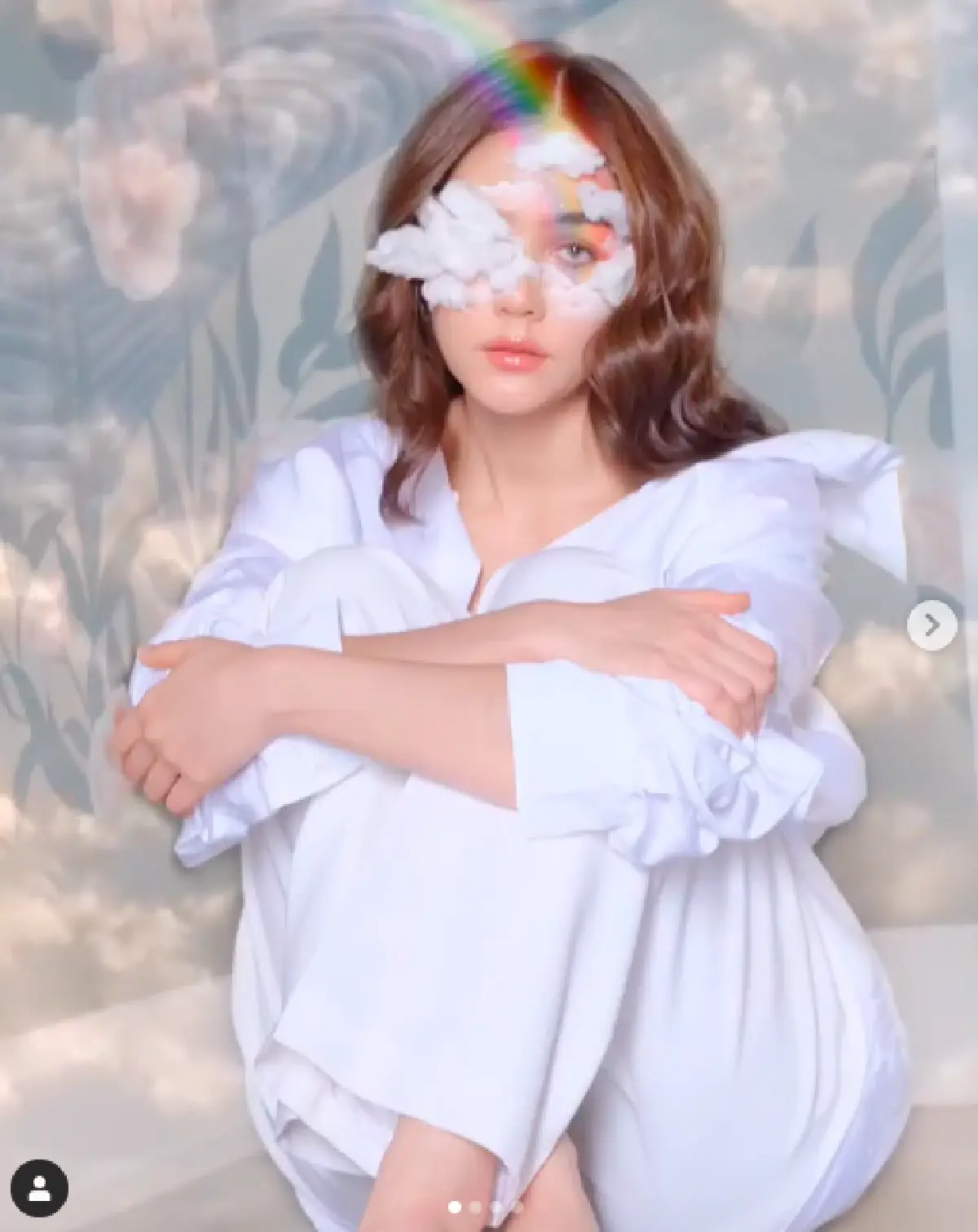  “ชมพู่ อารยา” โพสต์ภาพท้องฟ้า-ก้อนเมฆ สดใส พร้อมกับแต่งหน้าแบบมีความเชื่อมโยง