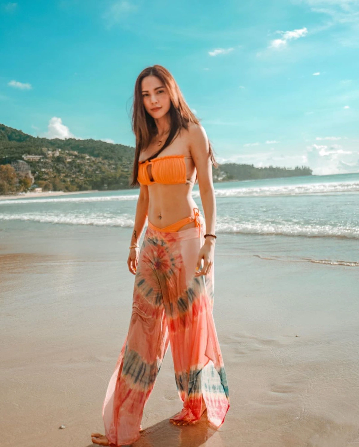 “อุ้ม ลักขณา” สาดความแซ่บไม่มียั้ง! โพสท่าท้าแดดร้อนๆ ในชุดเกาะอกตัวจิ๋ว