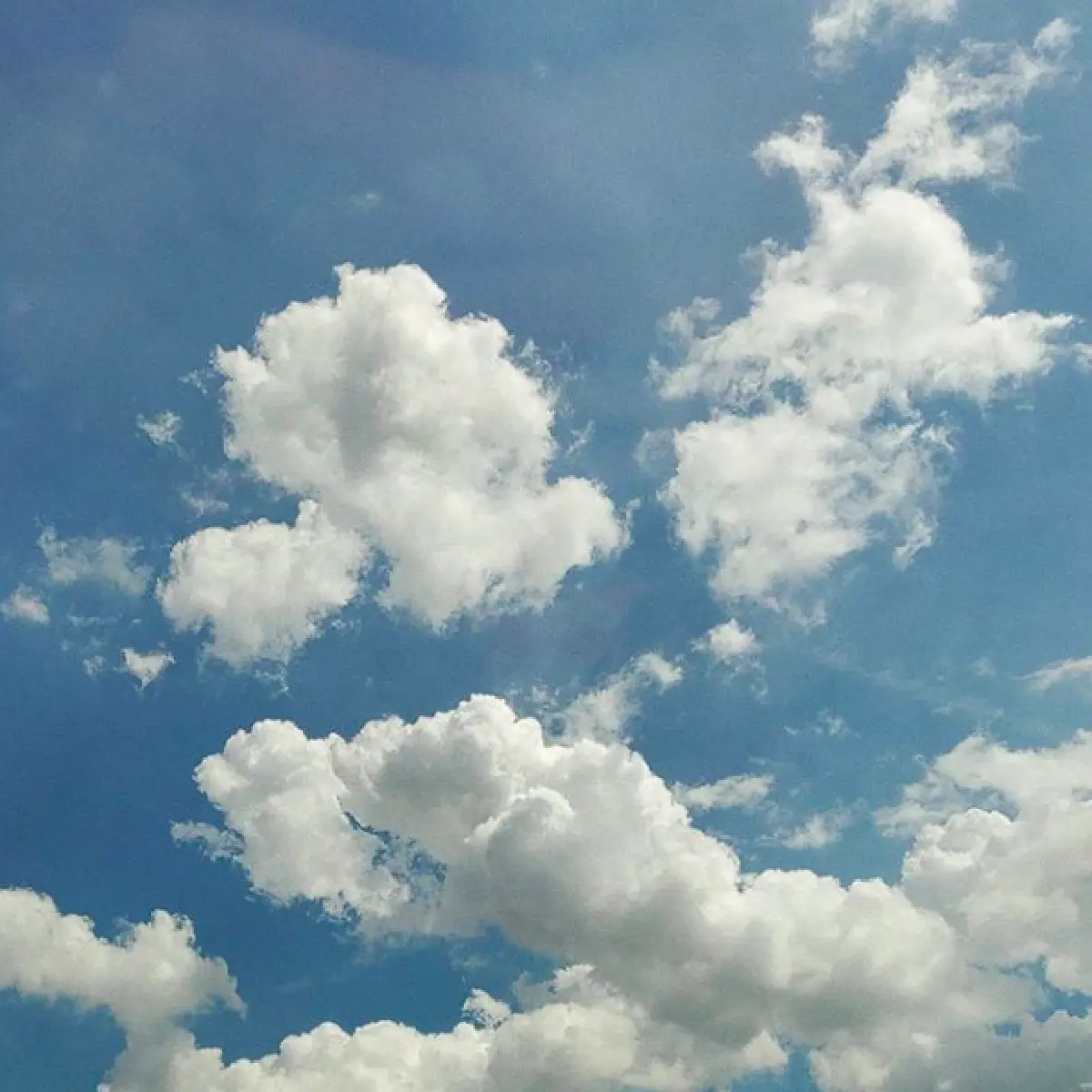  “ชมพู่ อารยา” โพสต์ภาพท้องฟ้า-ก้อนเมฆ สดใส พร้อมกับแต่งหน้าแบบมีความเชื่อมโยง